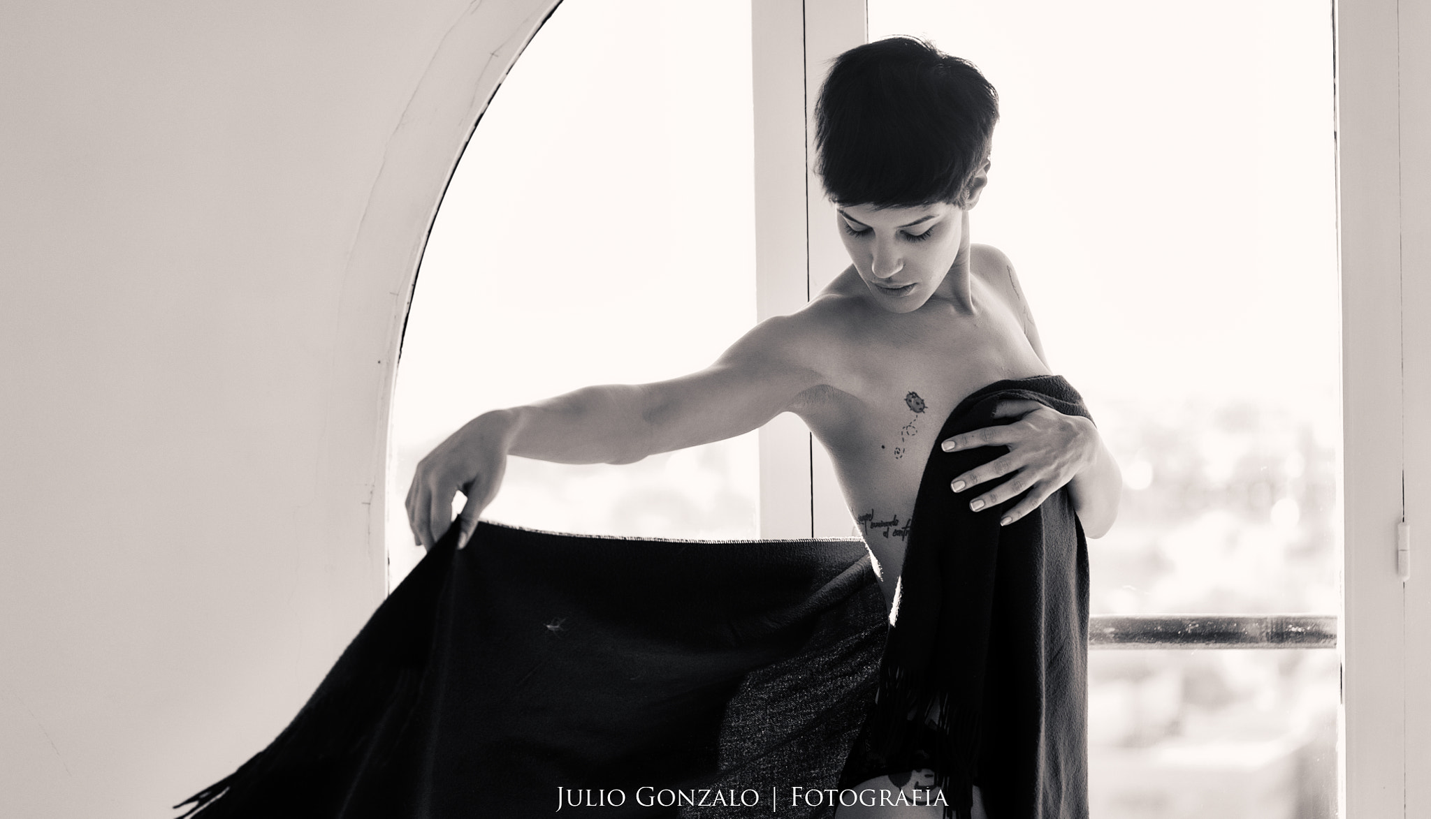 Sony a7S + Sony FE 90mm F2.8 Macro G OSS sample photo. Window dance photography