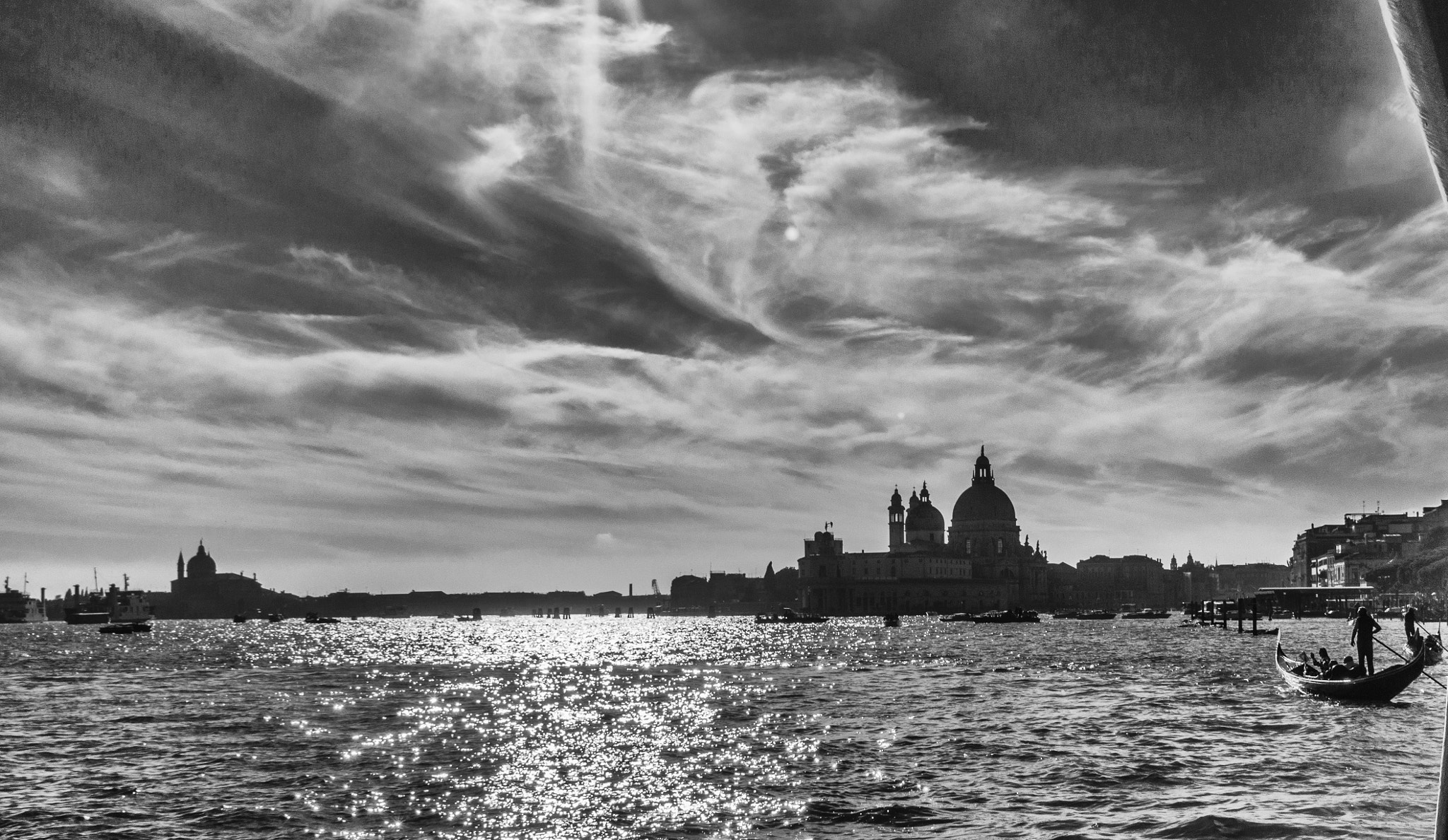 Sony SLT-A77 + Sony 20mm F2.8 sample photo. In venice, sunny. photography