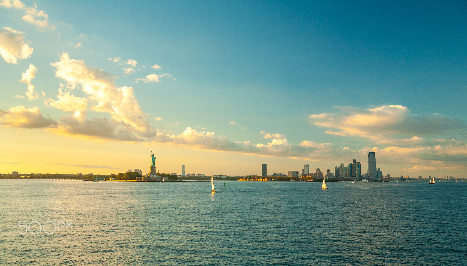 Canon EOS 5D + Canon EF 20-35mm F3.5-4.5 USM sample photo. Statue of liberty & nyc photography