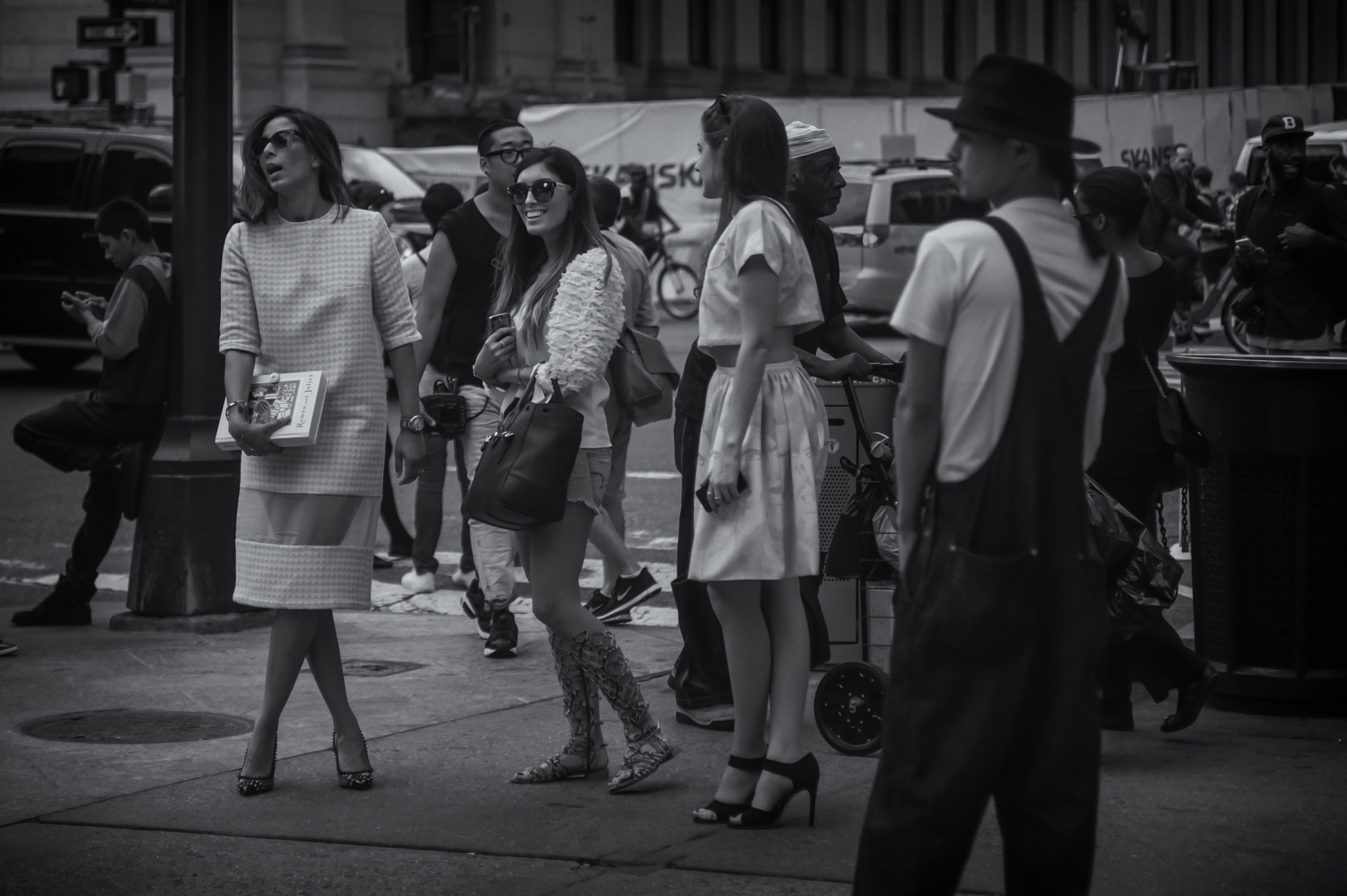 AF Zoom-Nikkor 35-70mm f/2.8 sample photo. People of new york photography