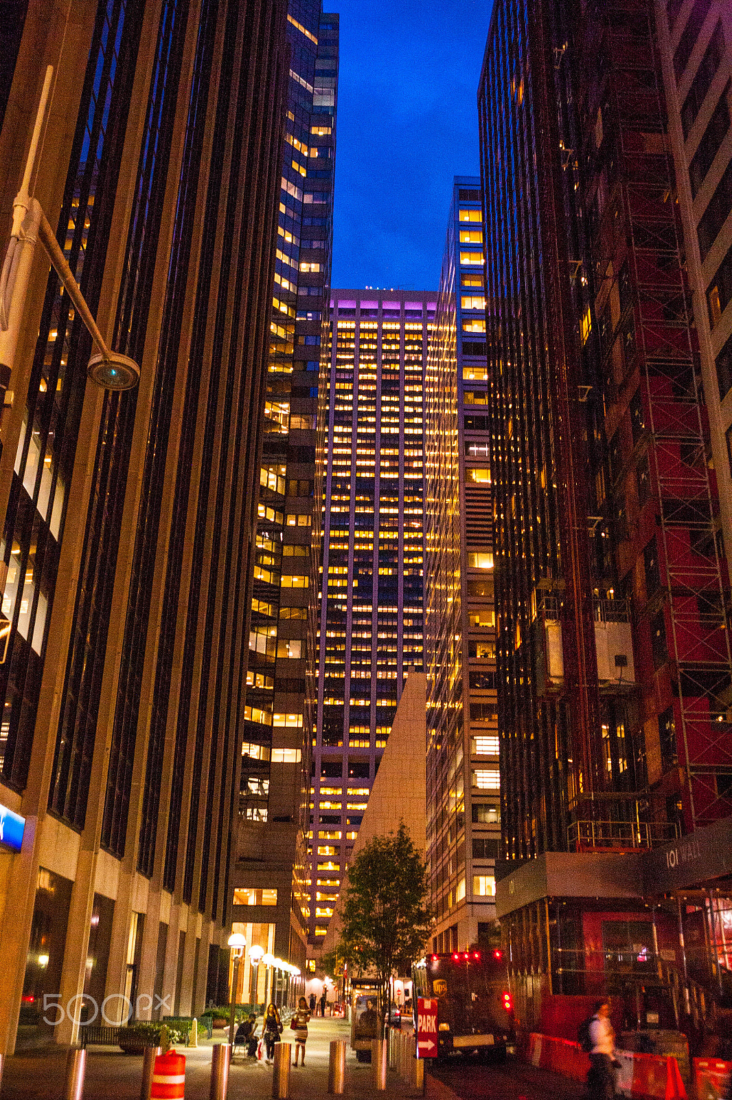 Canon EF 20-35mm F3.5-4.5 USM sample photo. Streets of new york photography
