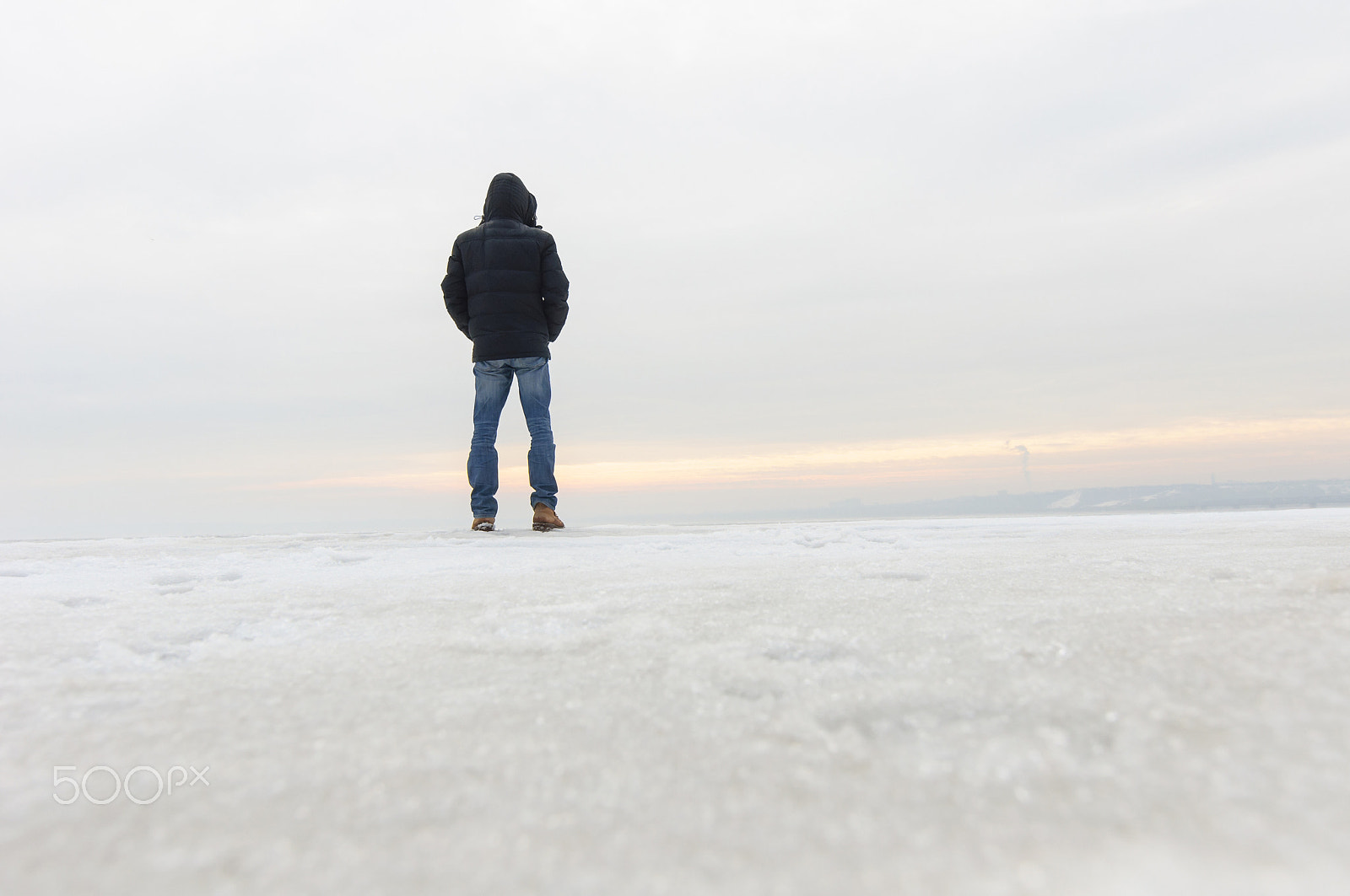 Nikon D90 + Tokina AT-X Pro 11-16mm F2.8 DX II sample photo. Man standing on snow and watching nature photography