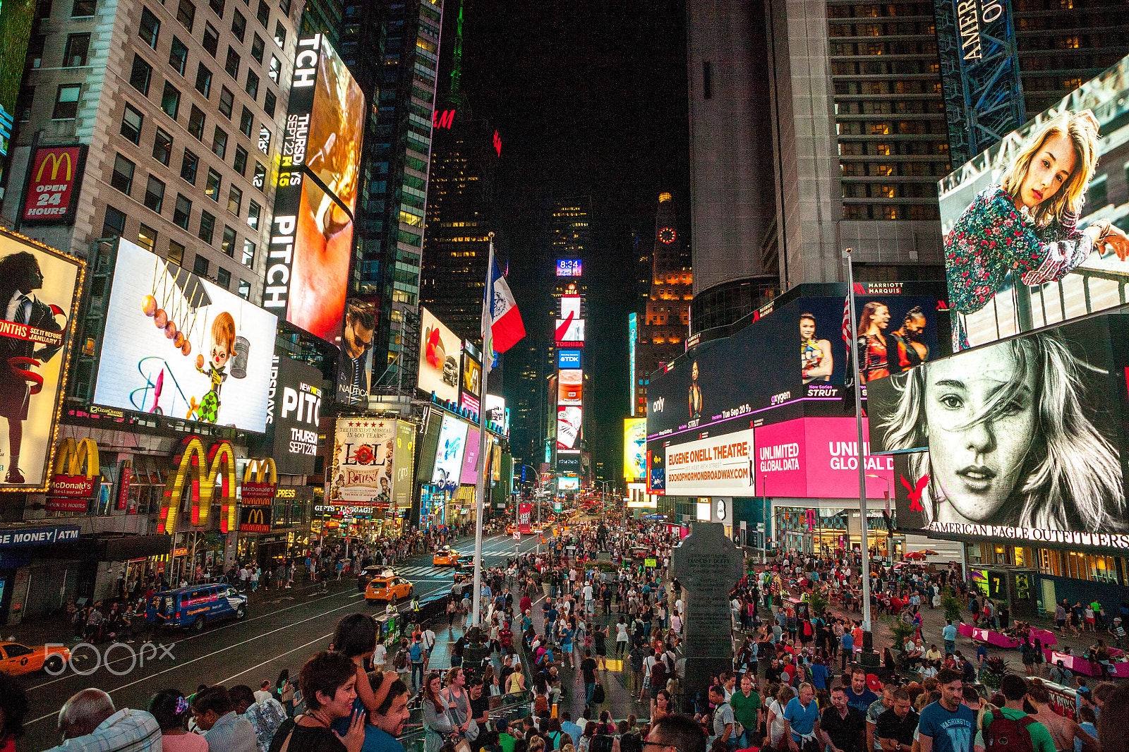 Canon EOS 5D + Canon EF 20-35mm F3.5-4.5 USM sample photo. Times square photography