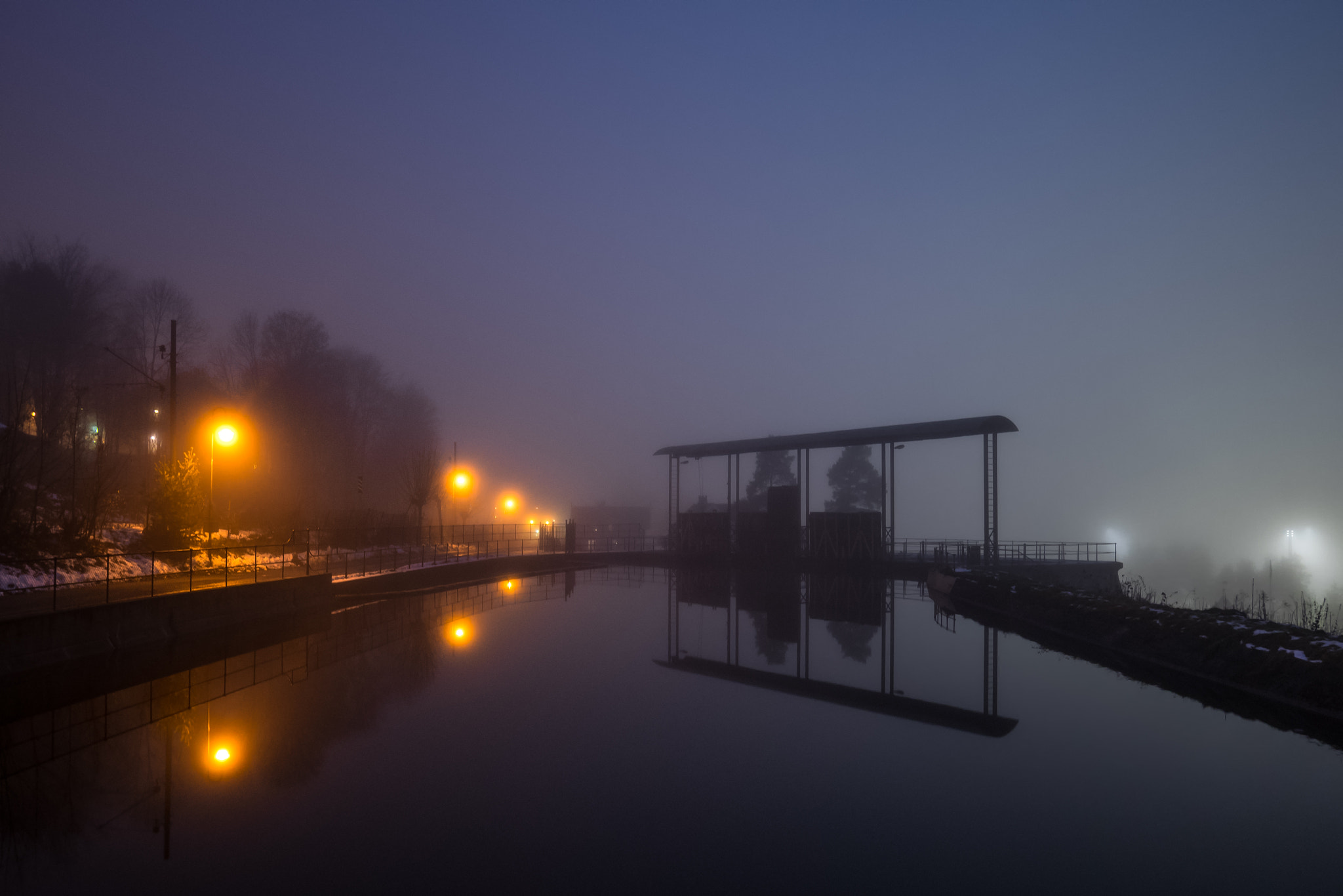 Panasonic Lumix DMC-GM1 sample photo. Evening fog photography