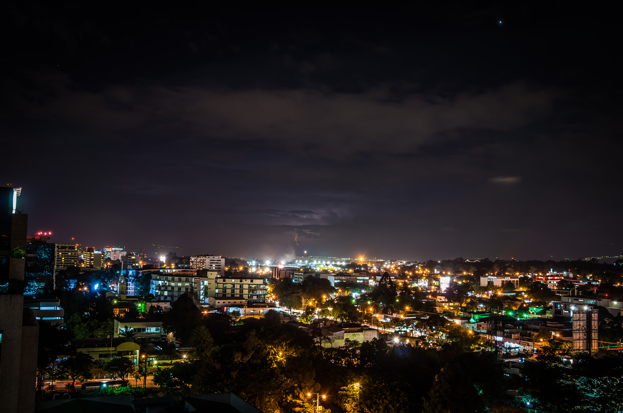 Sony DT 18-250mm F3.5-6.3 sample photo. Mi ciudad photography