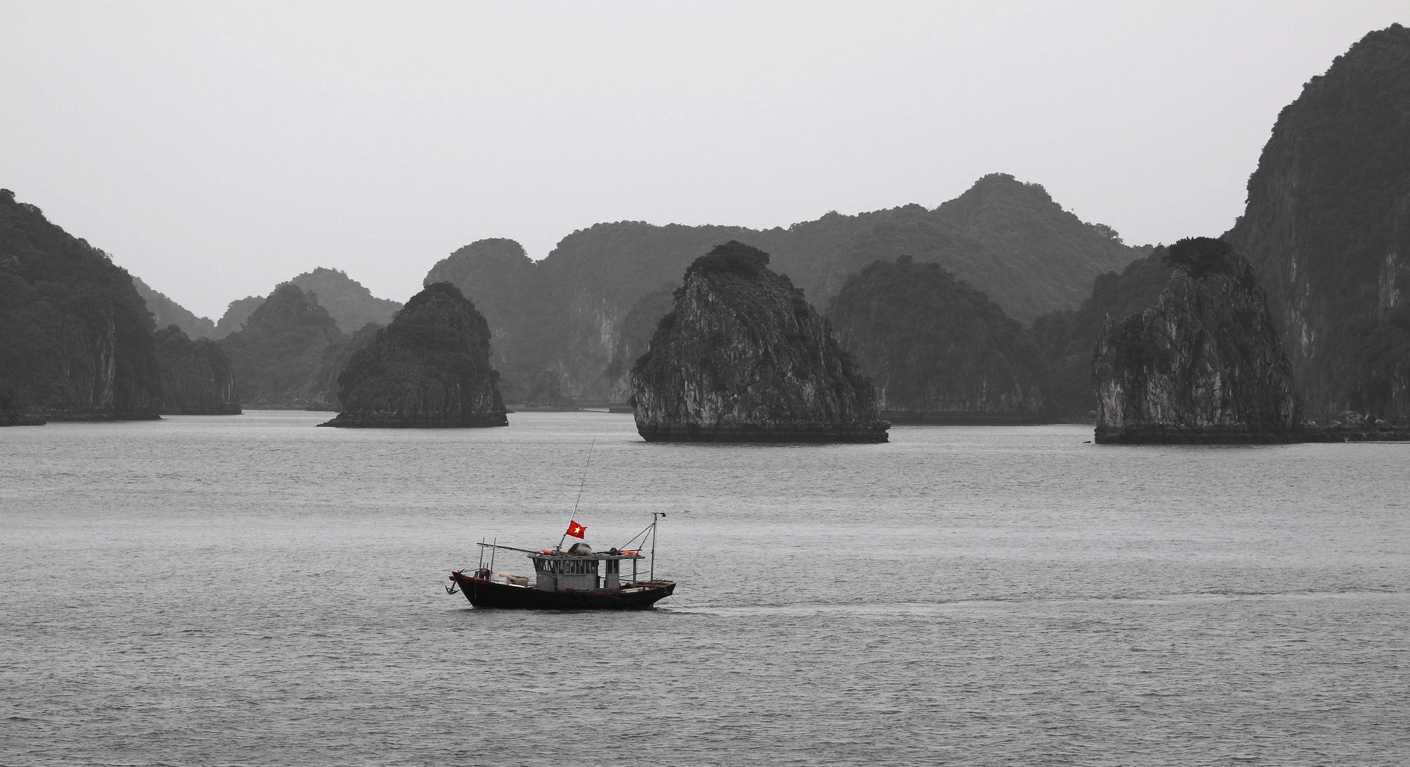 Canon EF 35-350mm F3.5-5.6L USM sample photo. Meteor boat among dragons photography