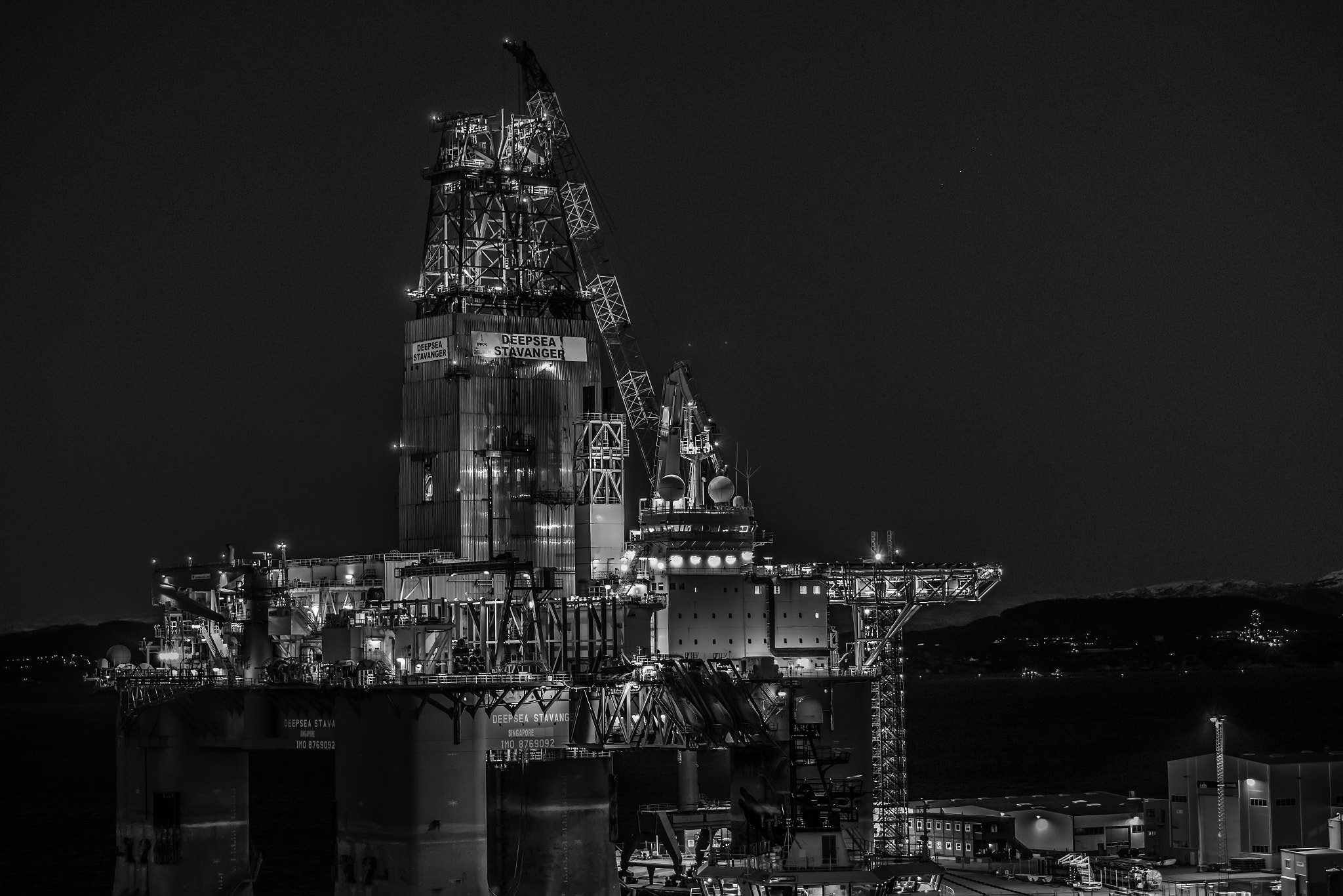 Samsung NX30 + Samsung NX 18-55mm F3.5-5.6 OIS sample photo. "oil rig in dock" - bw version photography