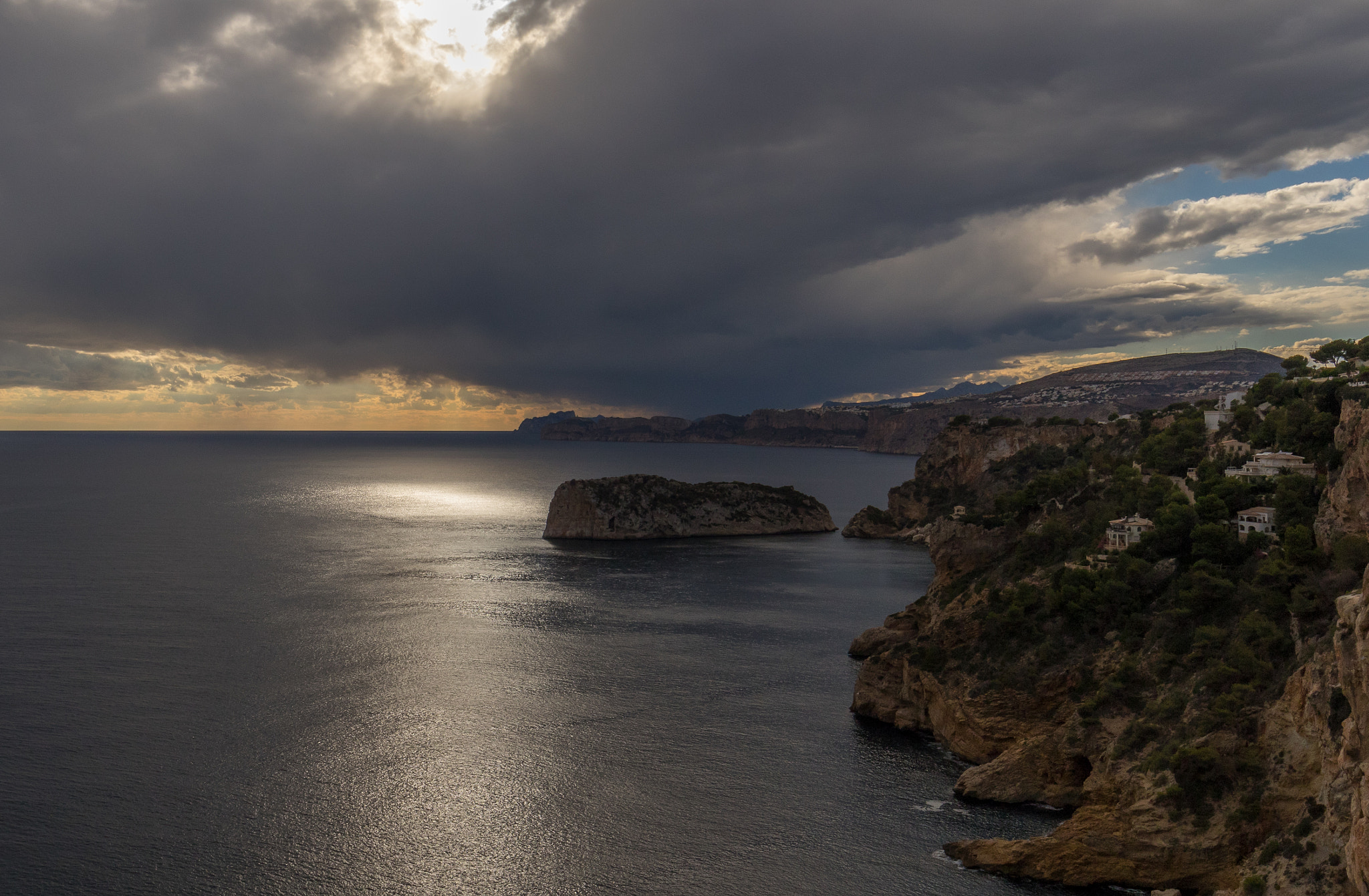 Canon EF 16-35mm F4L IS USM sample photo. Spanish ray of light photography