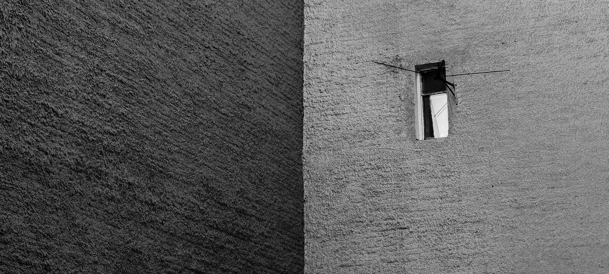 Canon EOS 600D (Rebel EOS T3i / EOS Kiss X5) + Canon EF 40mm F2.8 STM sample photo. Wall photography