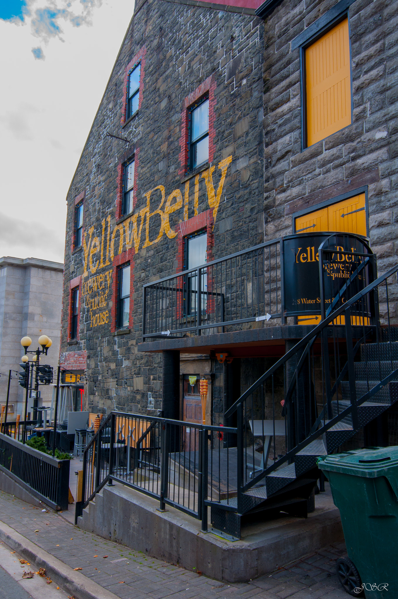 Nikon D5000 + Tokina AT-X 11-20 F2.8 PRO DX (AF 11-20mm f/2.8) sample photo. Yellow belly brewery photography
