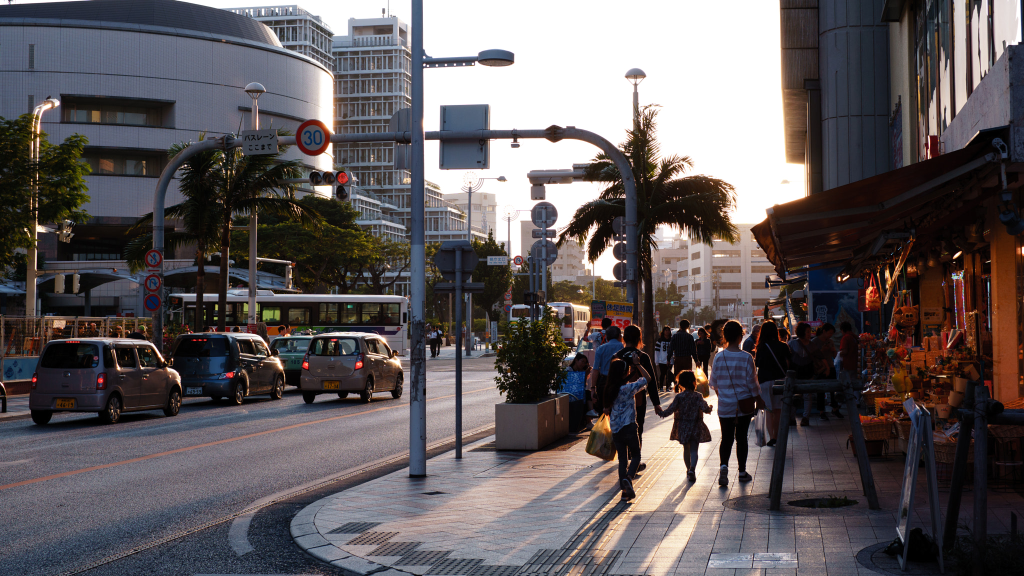 E 32mm F1.8 sample photo. Naha photography