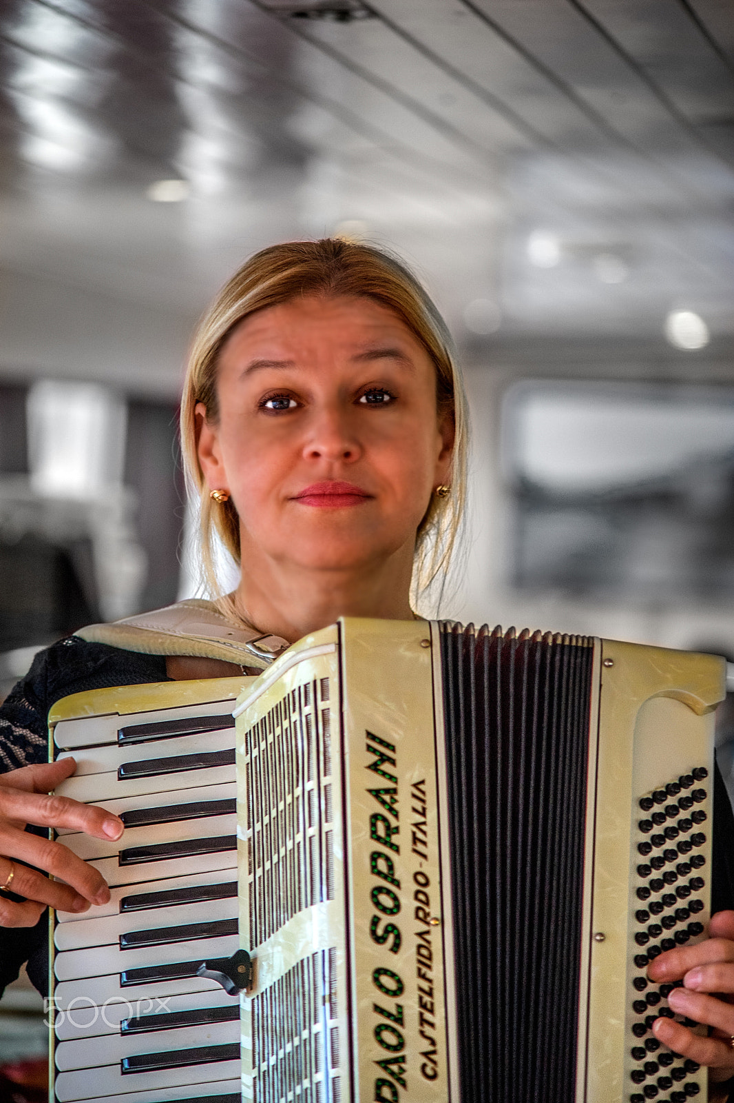 Sony a7 + Minolta AF 70-210mm F4 Macro sample photo. Accordion woman photography