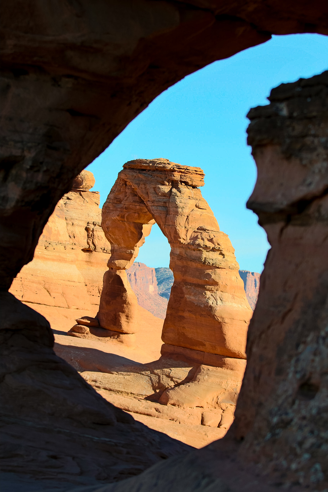 Canon EOS 750D (EOS Rebel T6i / EOS Kiss X8i) + Canon EF 70-200mm F2.8L USM sample photo. Delicate arch photography