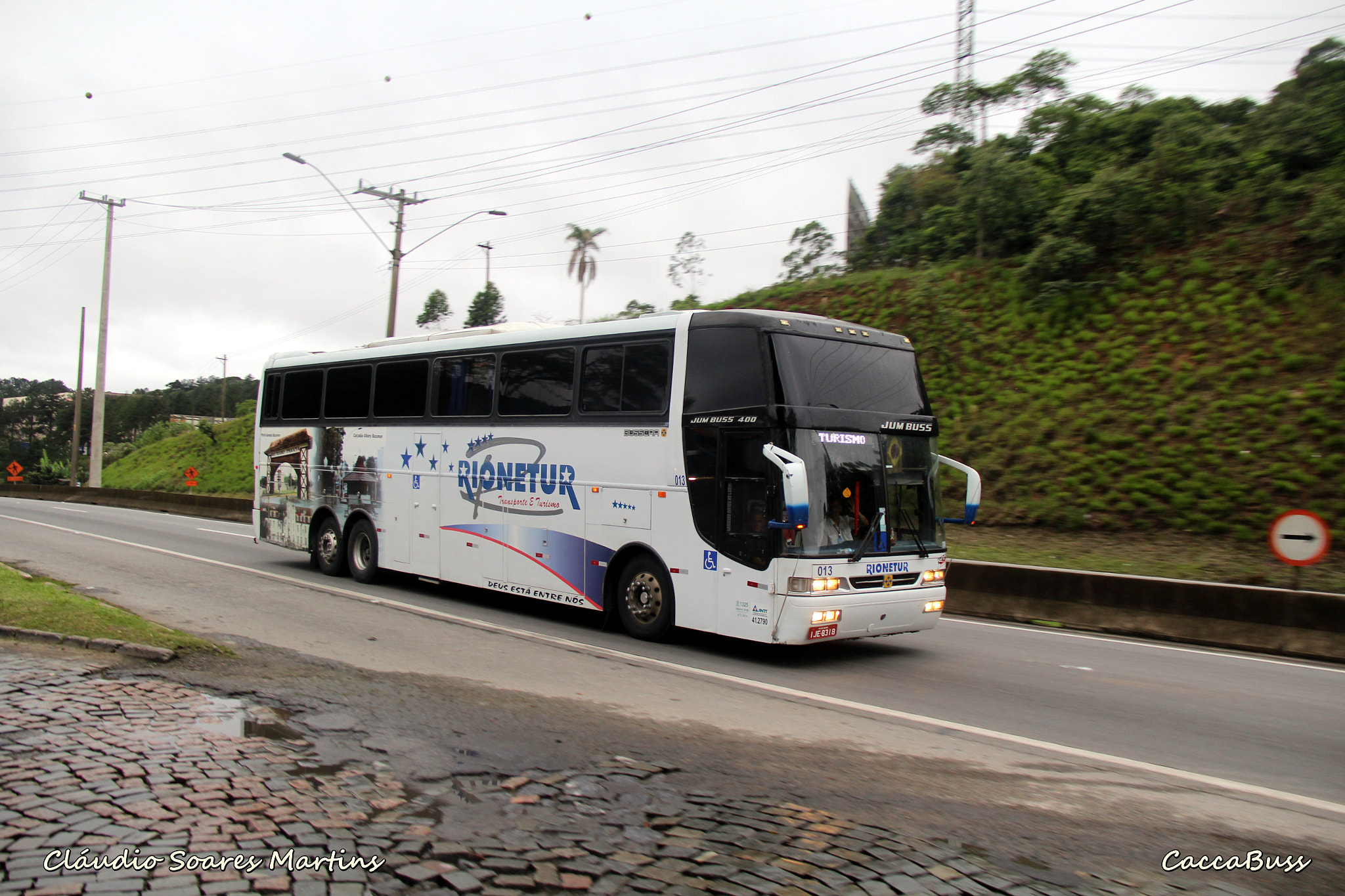 Canon EF-S 18-200mm F3.5-5.6 IS sample photo. Busscar  photography
