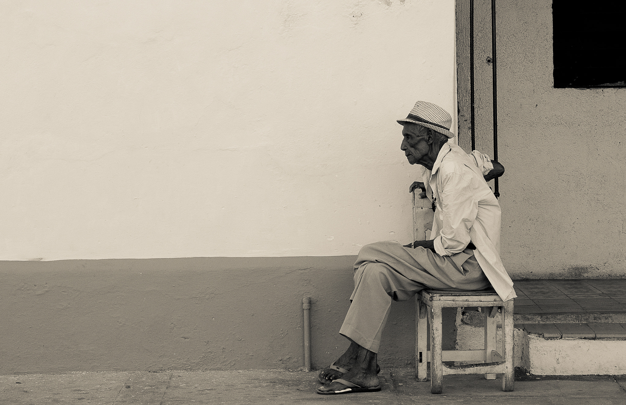 Sony E 18-200mm F3.5-6.3 OSS sample photo. Streets of cuba photography