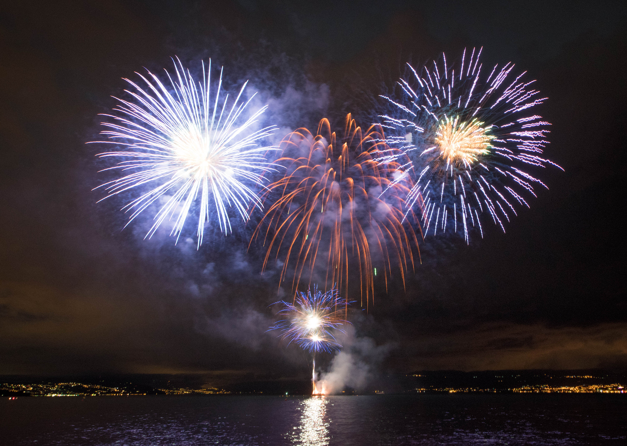 Sigma 8-16mm F4.5-5.6 DC HSM sample photo. Mickey mouse firework photography