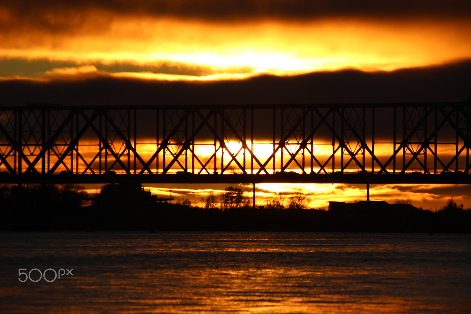 Canon EOS 600D (Rebel EOS T3i / EOS Kiss X5) + Canon EF 28mm F2.8 sample photo. Silhouette of metal city bridge over the river against the background  sunset photography