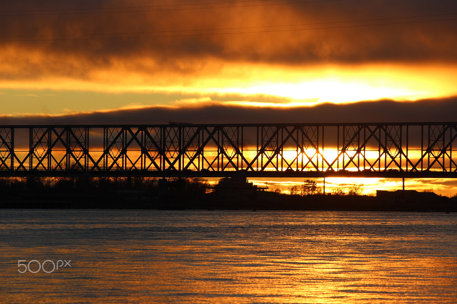 Canon EOS 600D (Rebel EOS T3i / EOS Kiss X5) + Canon EF 28mm F2.8 sample photo. Silhouette of metal city bridge over the river against the background  sunset photography