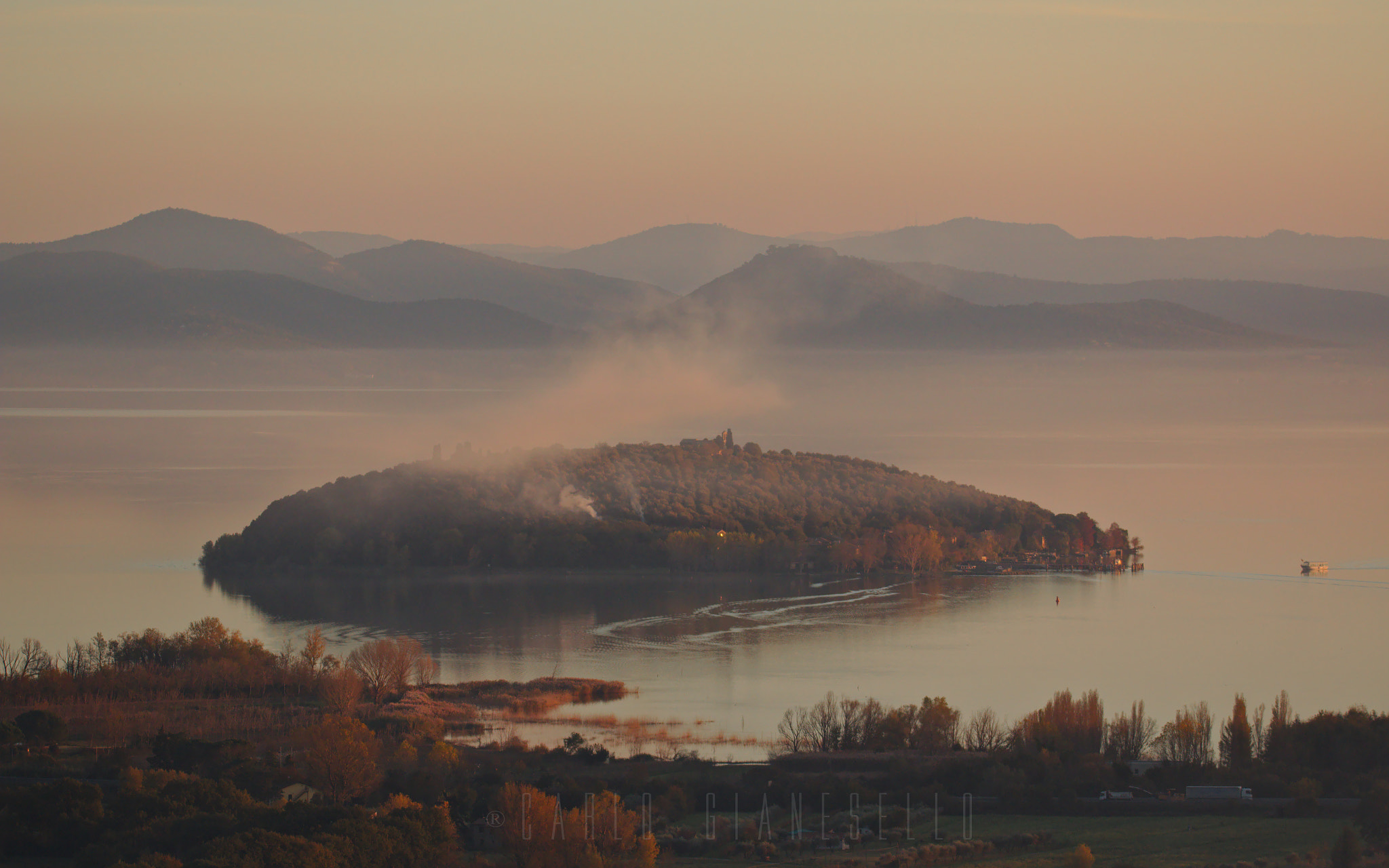 Canon EOS 70D + Sigma 150-600mm F5-6.3 DG OS HSM | S sample photo. Trasimeno autunnale photography