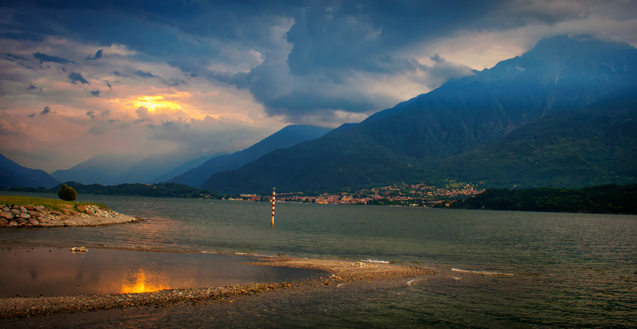 Olympus M.Zuiko Digital 17mm F2.8 Pancake sample photo. Lake como vi photography