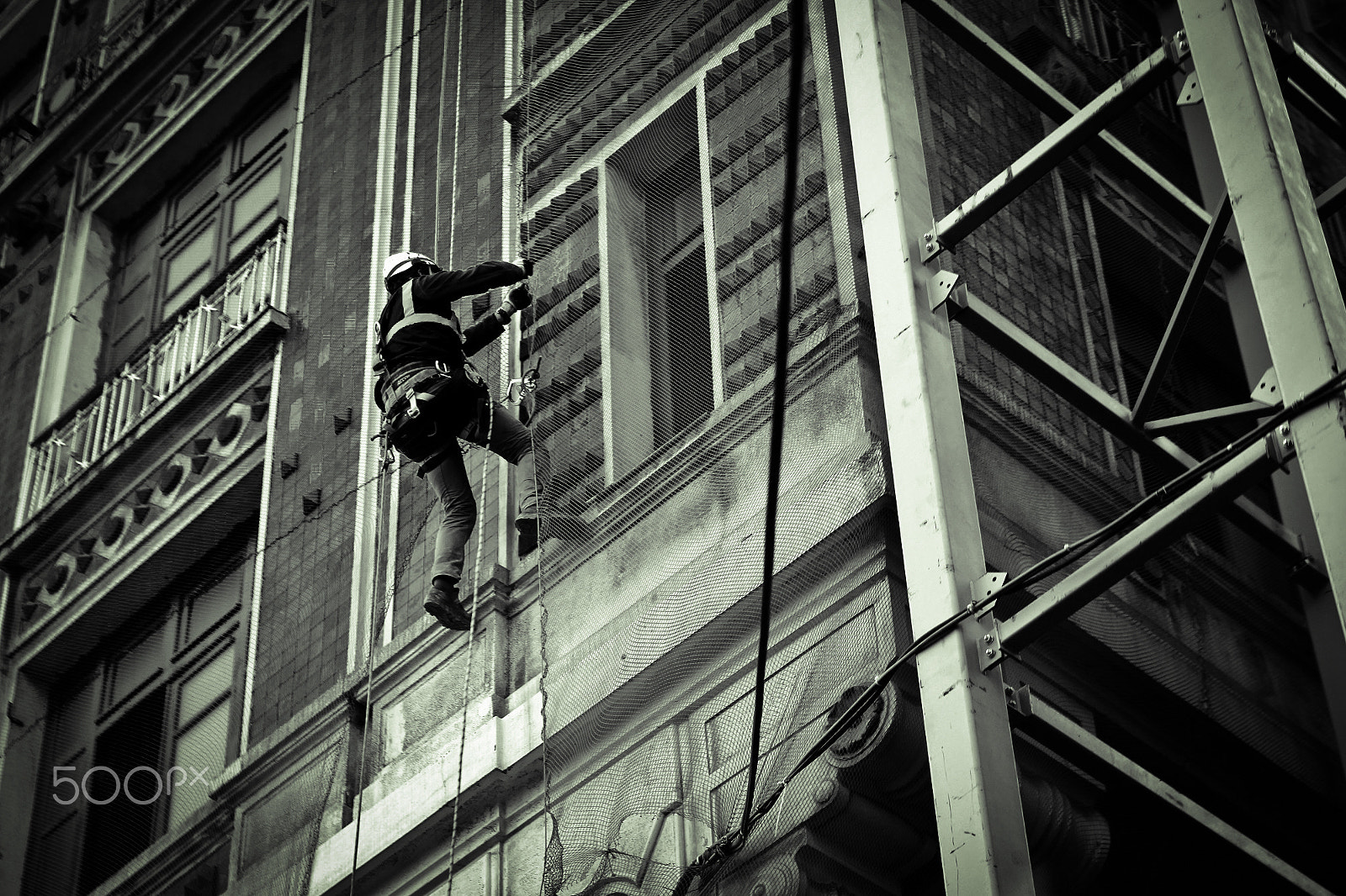 Canon EOS 100D (EOS Rebel SL1 / EOS Kiss X7) + Canon EF 50mm F1.8 II sample photo. Climber photography