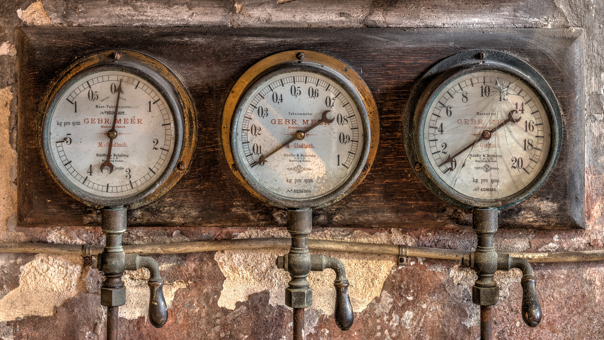 Canon EOS 70D + Canon EF 35mm F2 IS USM sample photo. Old scissors forging company iv photography