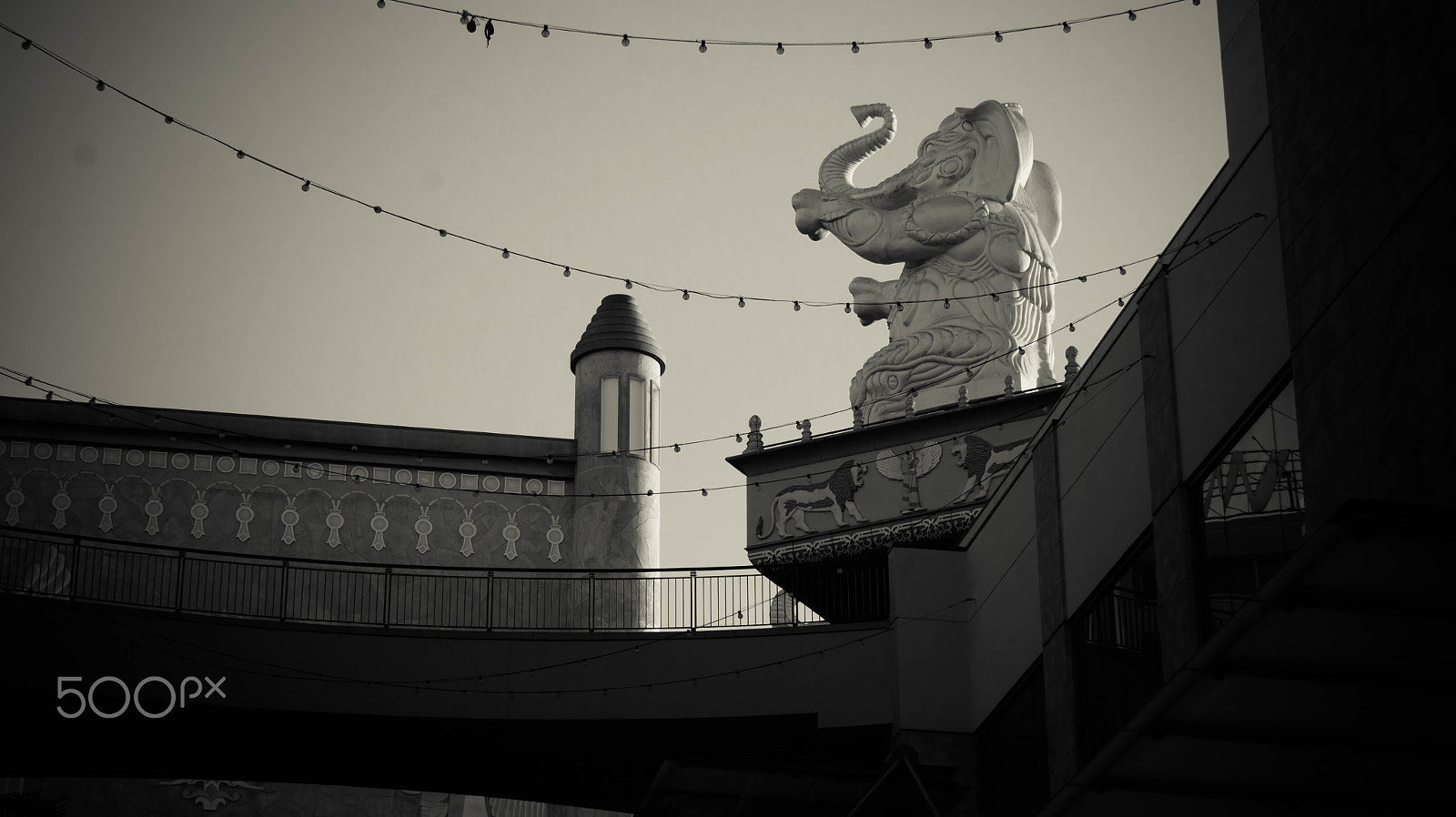 E 18-50mm F4-5.6 sample photo. Hollywood photography
