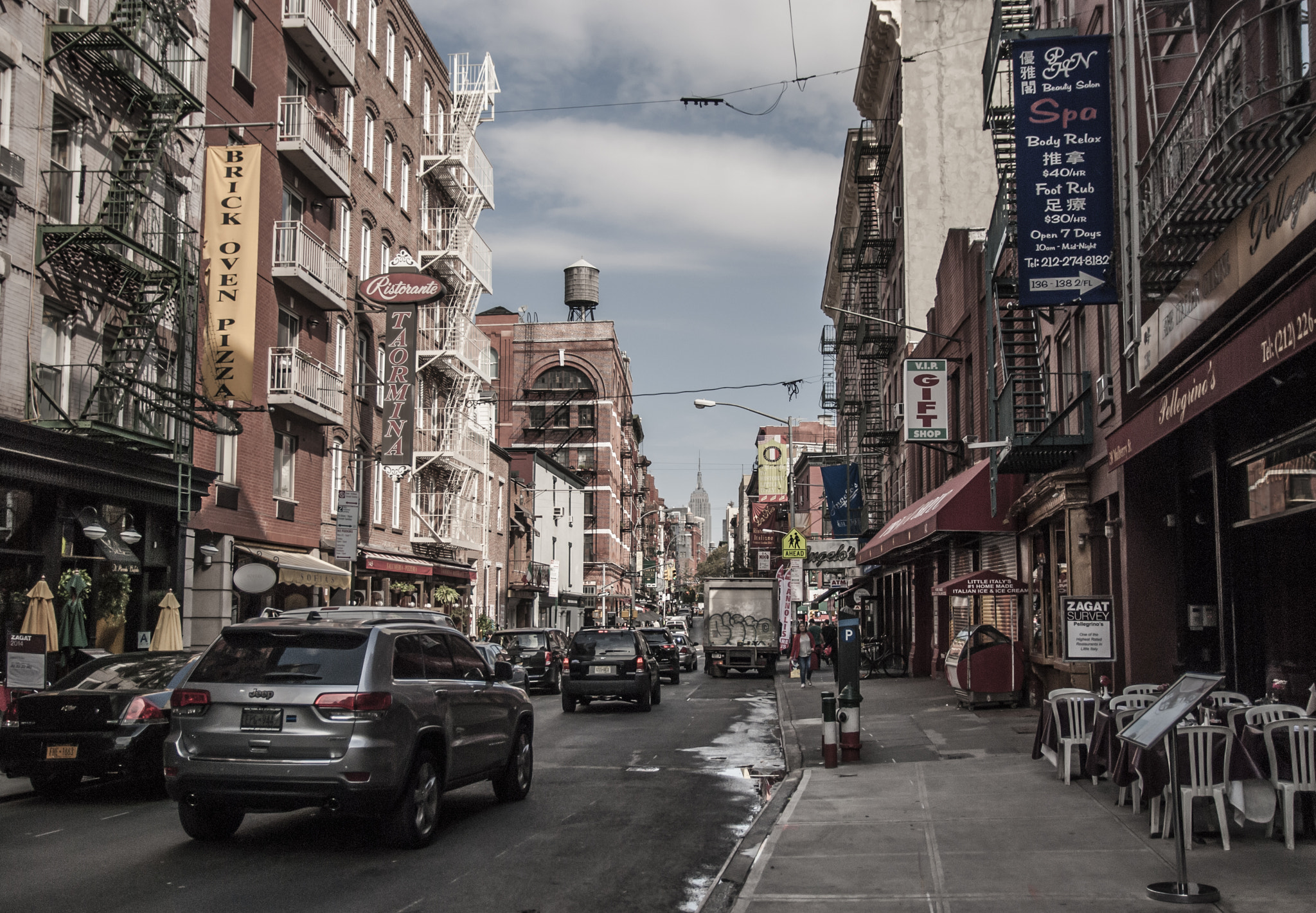 Sigma 17-50mm F2.8 EX DC OS HSM sample photo. Few steps at little italy photography