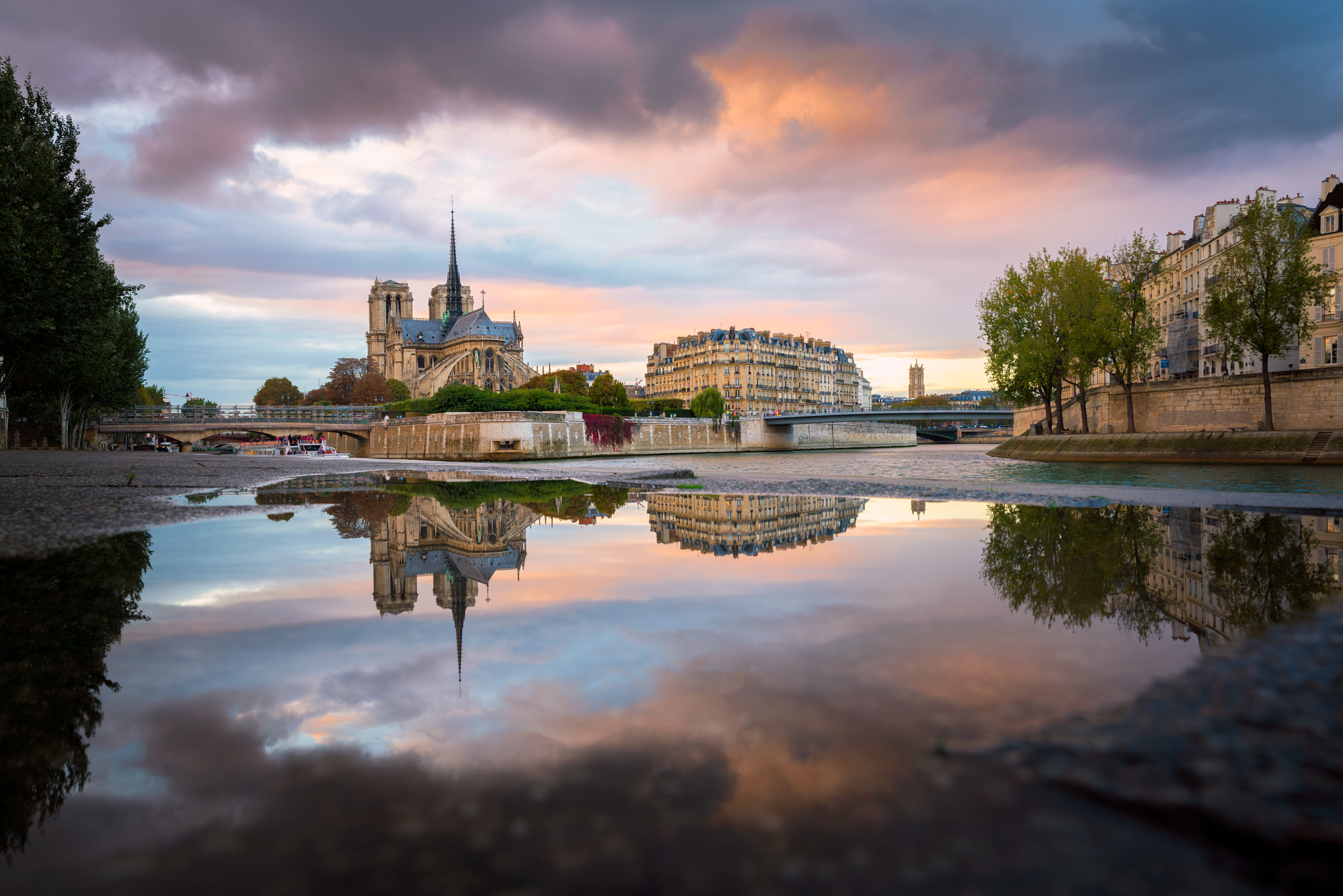 Sony a7R II sample photo. Reflections of the notre dame de paris photography