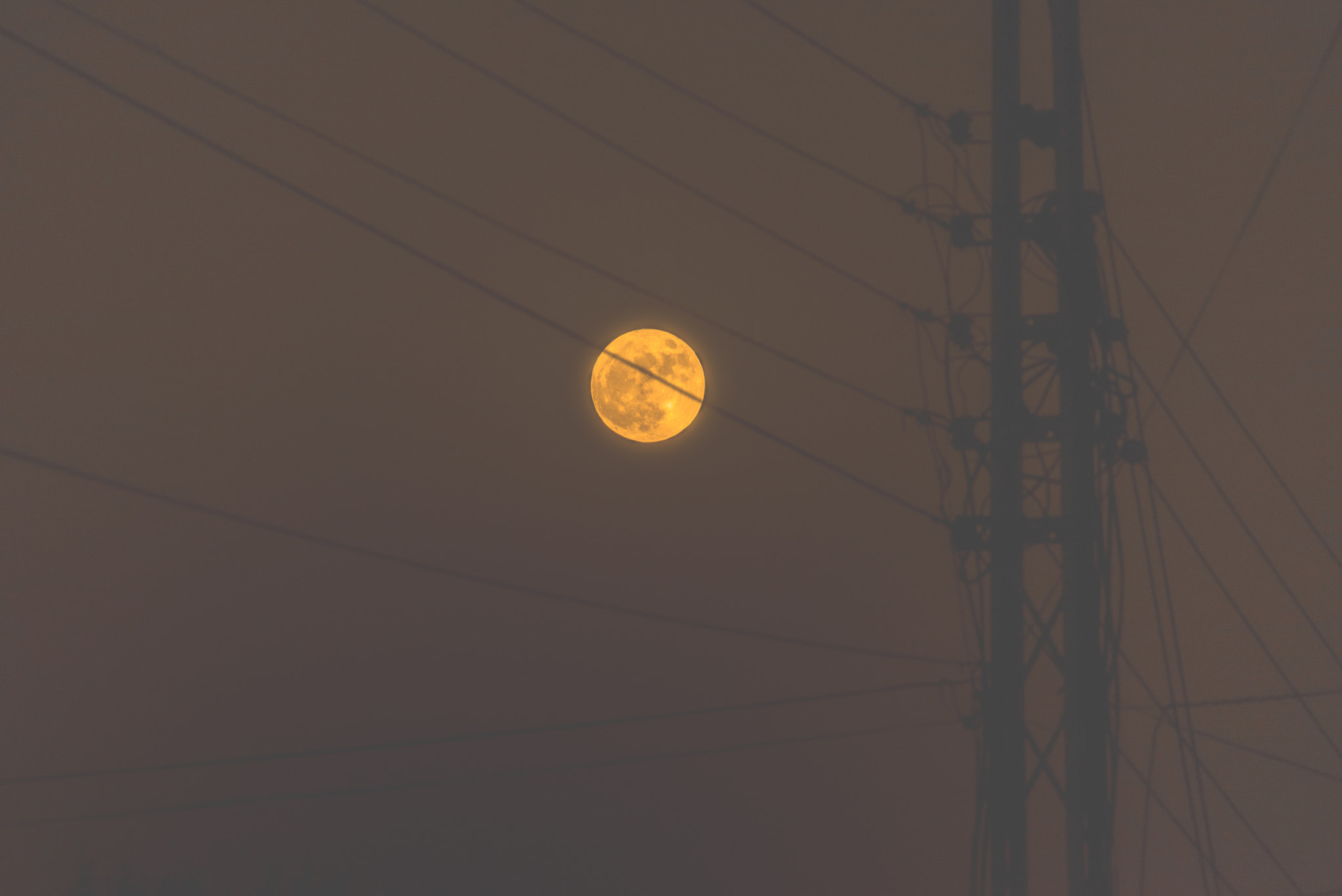 Pentax K-1 + Pentax smc DA* 300mm F4.0 ED (IF) SDM sample photo. Urban supermoon photography