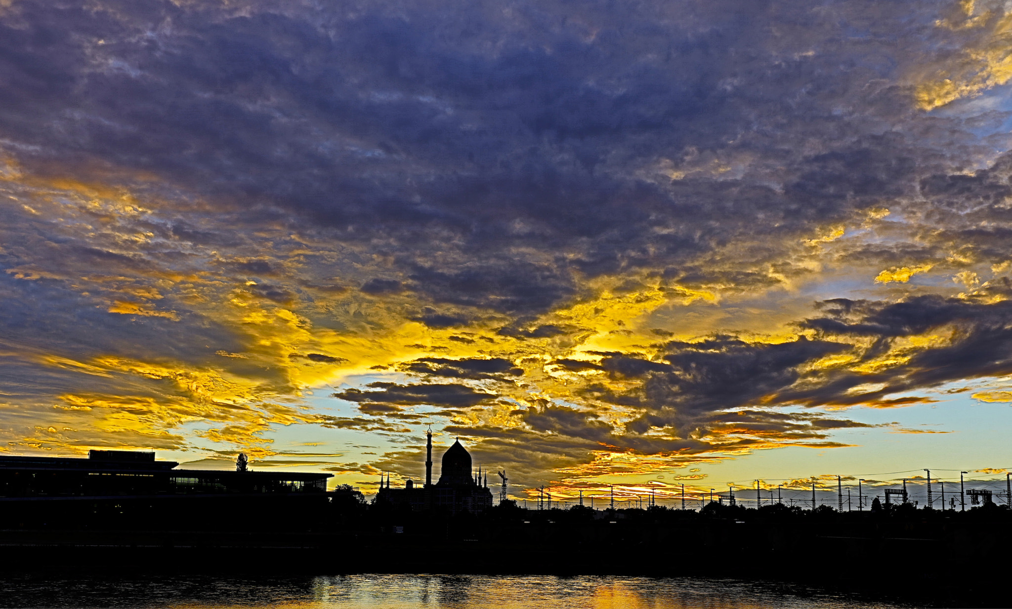 Canon EF 16-35mm F4L IS USM sample photo. Yenidze photography