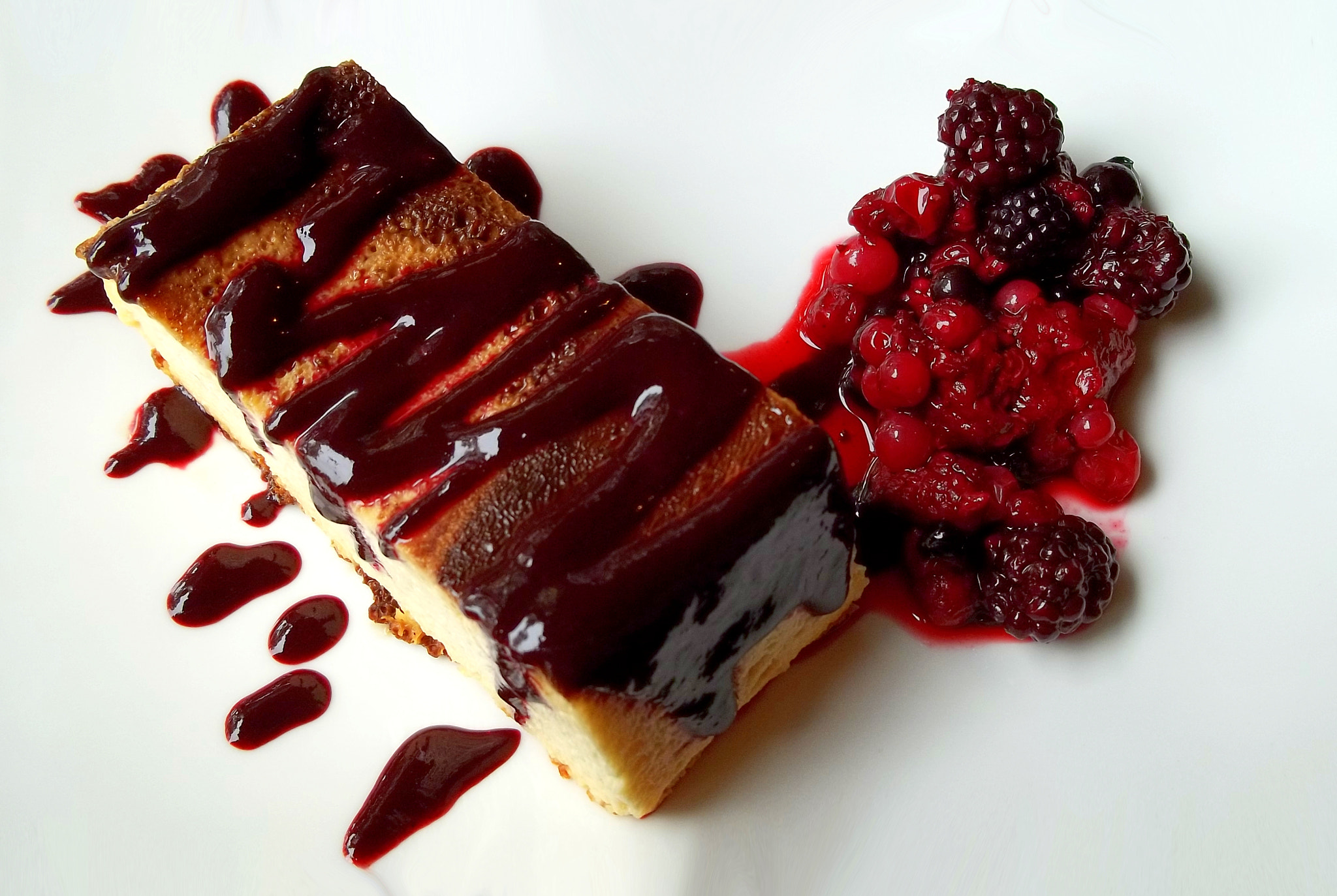 Kodak EASYSHARE M531 DIGITAL CAMERA sample photo. Cheesecake with blueberries photography