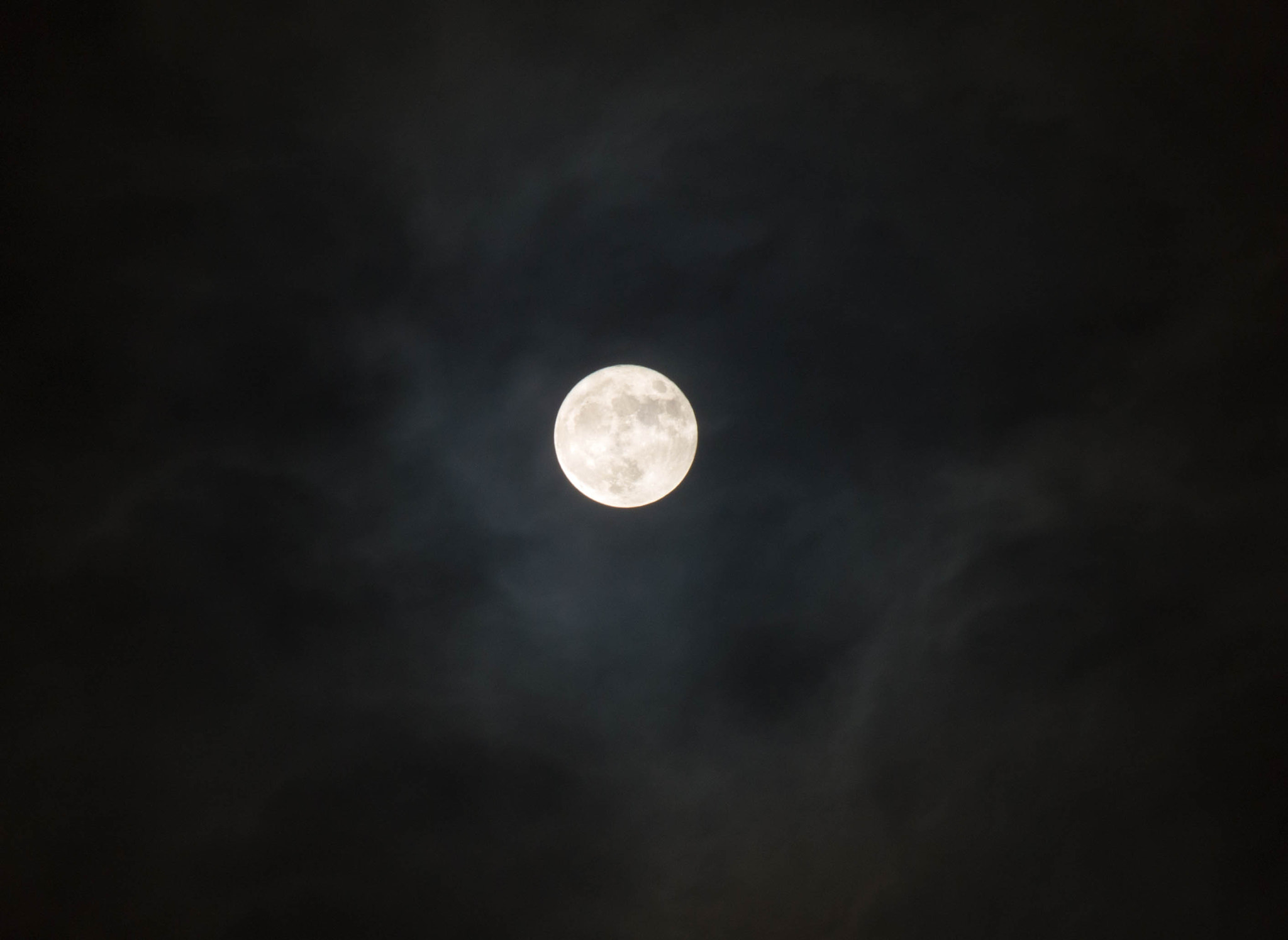 Nikon 1 Nikkor VR 30-110mm F3.8-5.6 sample photo. Moon with clouds photography