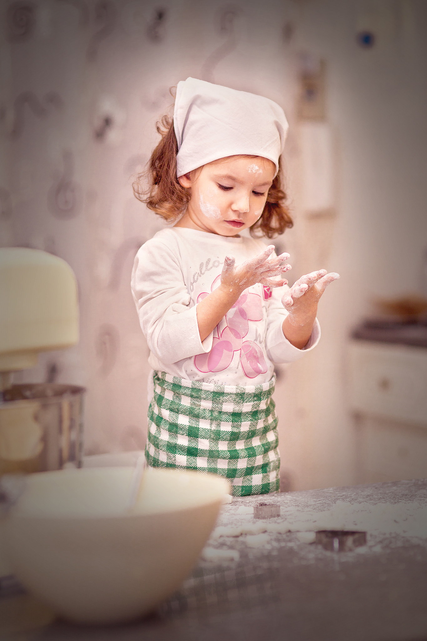 Sigma 85mm F1.4 EX DG HSM sample photo. Little cook photography