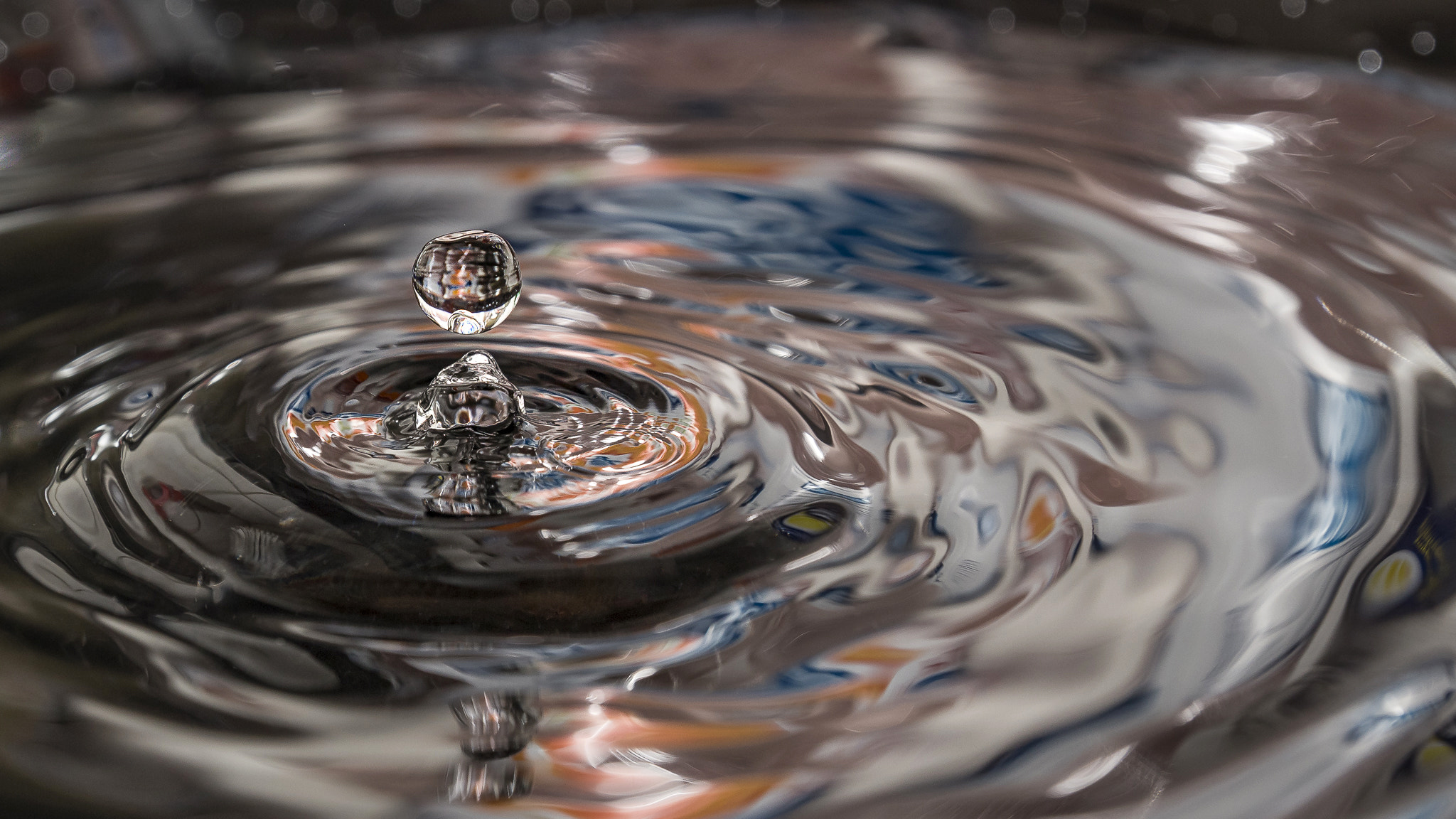 Canon EOS 100D (EOS Rebel SL1 / EOS Kiss X7) sample photo. A drop of water. photography