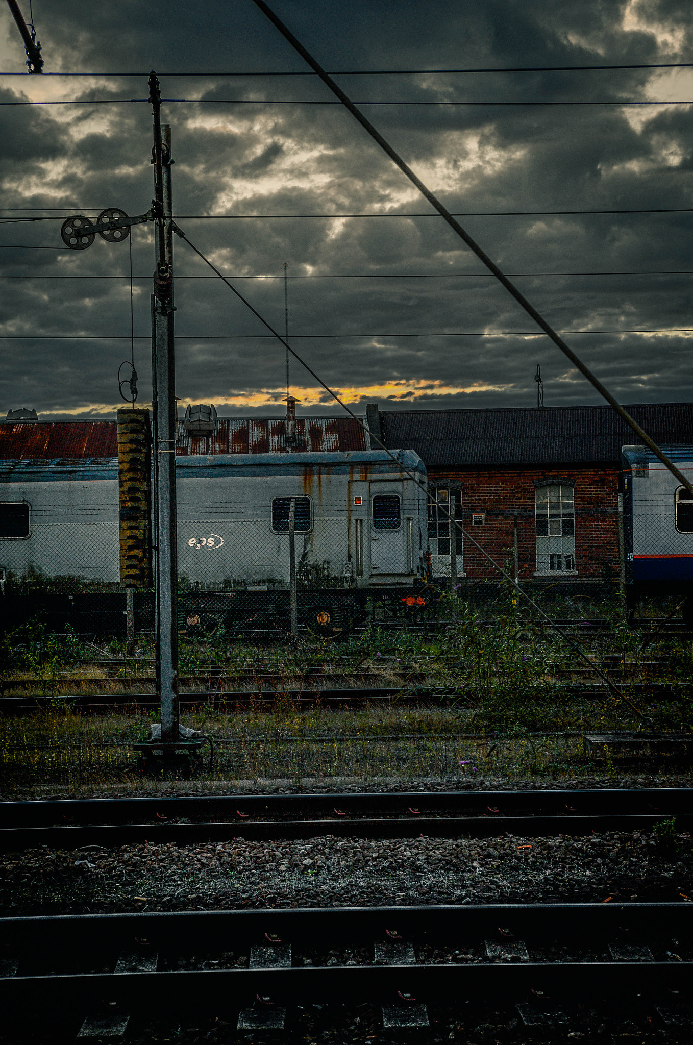 Nikon D700 + AF Zoom-Nikkor 35-70mm f/2.8D sample photo. Doncaster train station photography