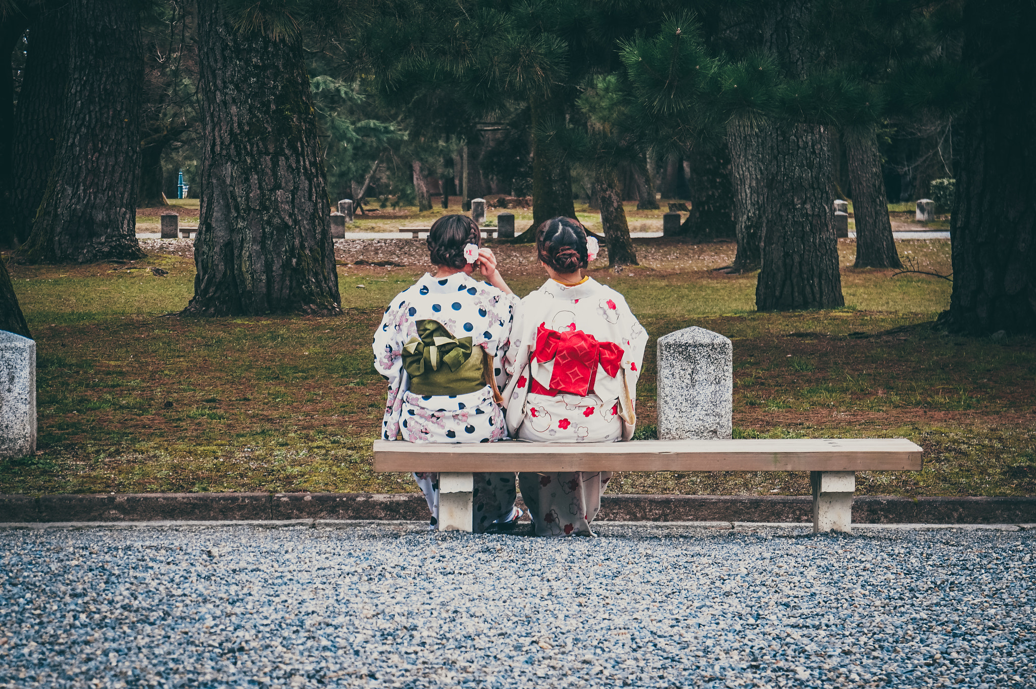 Sony Alpha a5000 (ILCE 5000) + Sony E 18-55mm F3.5-5.6 OSS sample photo. Kimonos photography