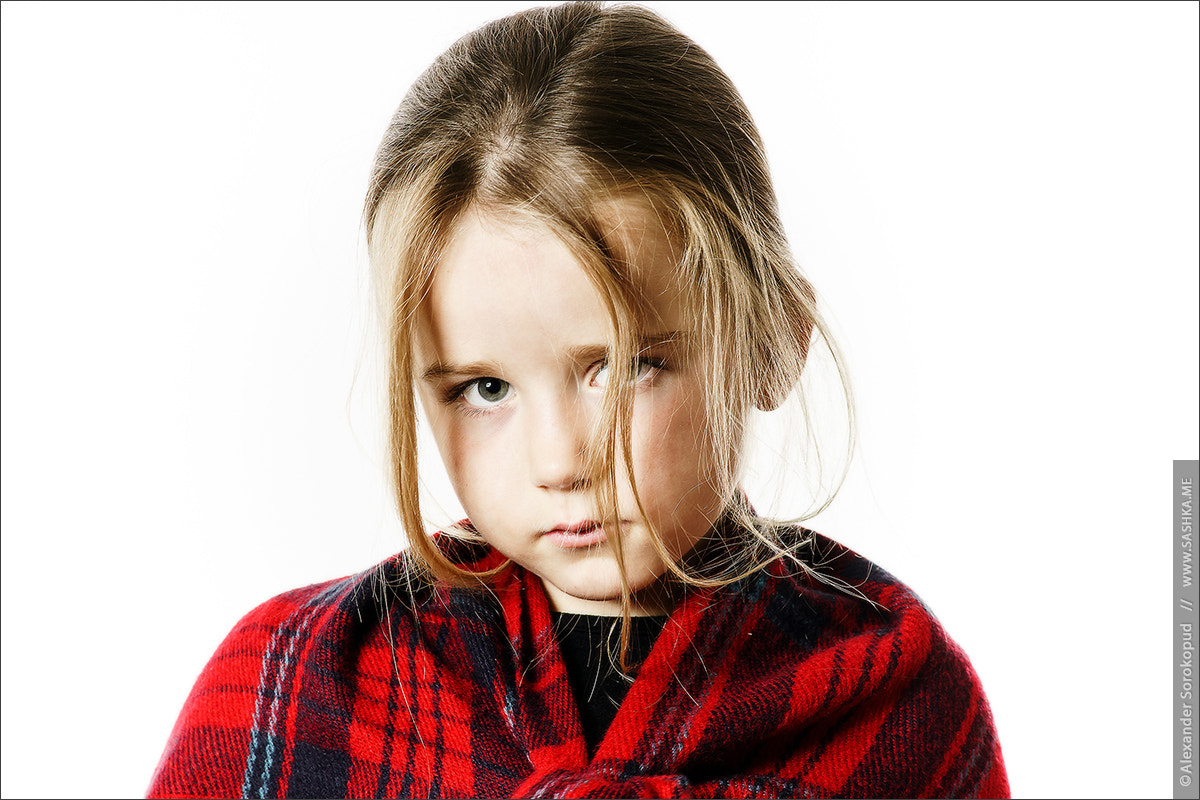 Minolta AF 80-200mm F2.8 HS-APO G sample photo. Cute little girl dressing by red comfort scarf photography
