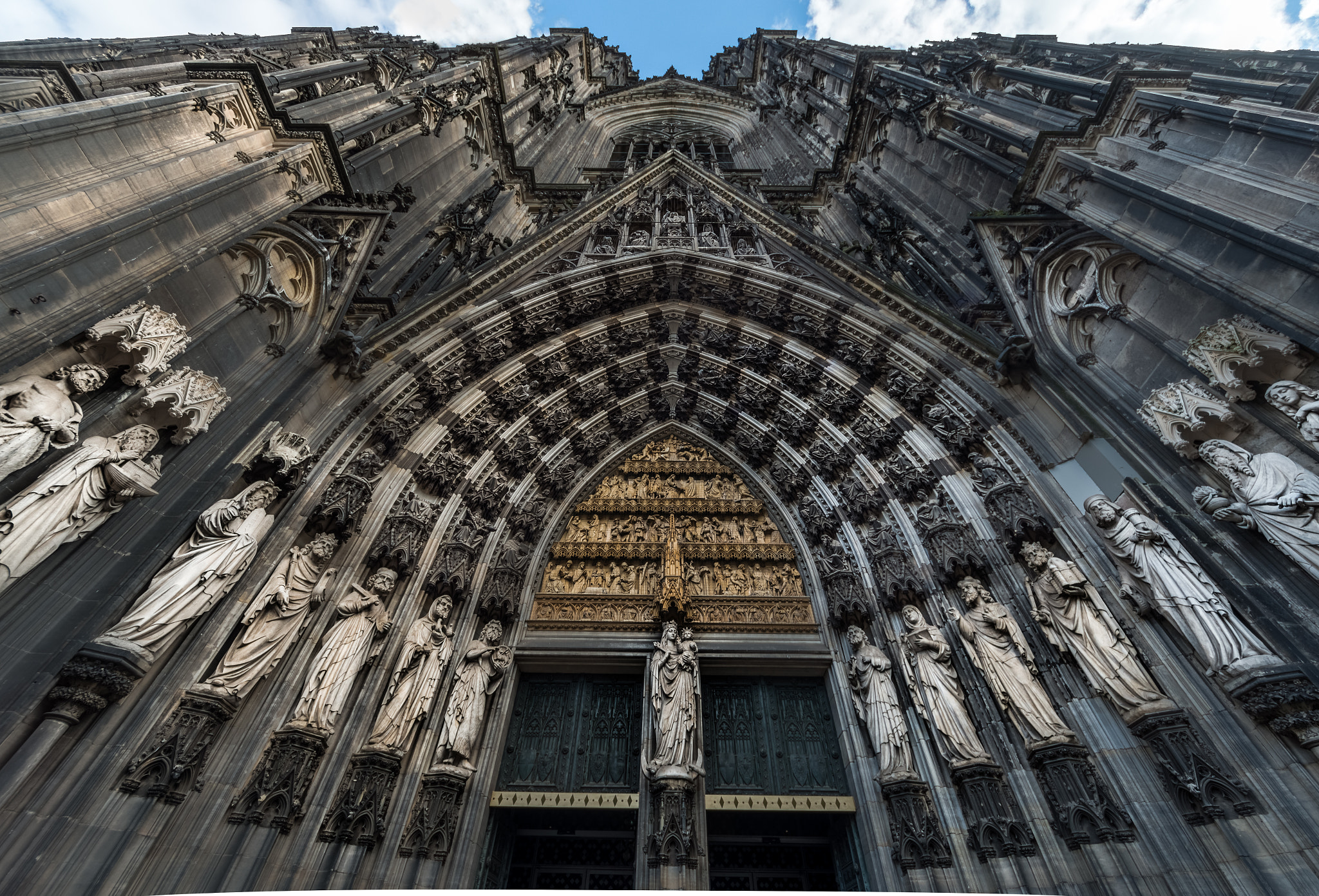 Canon EOS 70D + Sigma 8-16mm F4.5-5.6 DC HSM sample photo. Kölner dom photography