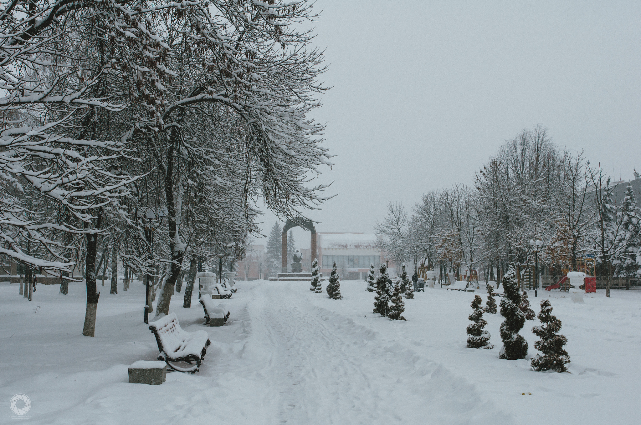 Nikon D90 + Nikon AF-S Nikkor 24mm F1.8G ED sample photo. Winter alley photography