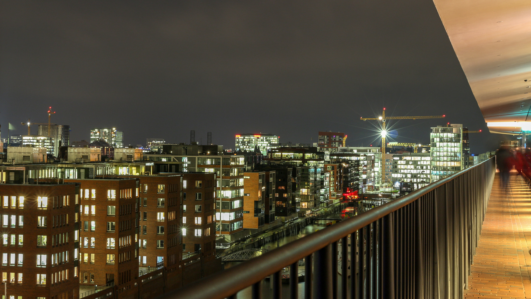 Canon EOS 100D (EOS Rebel SL1 / EOS Kiss X7) + Canon EF 40mm F2.8 STM sample photo. City lights photography