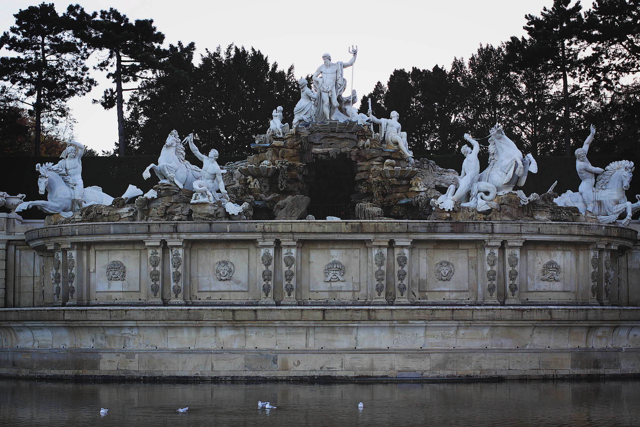 Canon EOS 50D + Canon EF 40mm F2.8 STM sample photo. Neptune fountain @ schloss schönbrunn photography