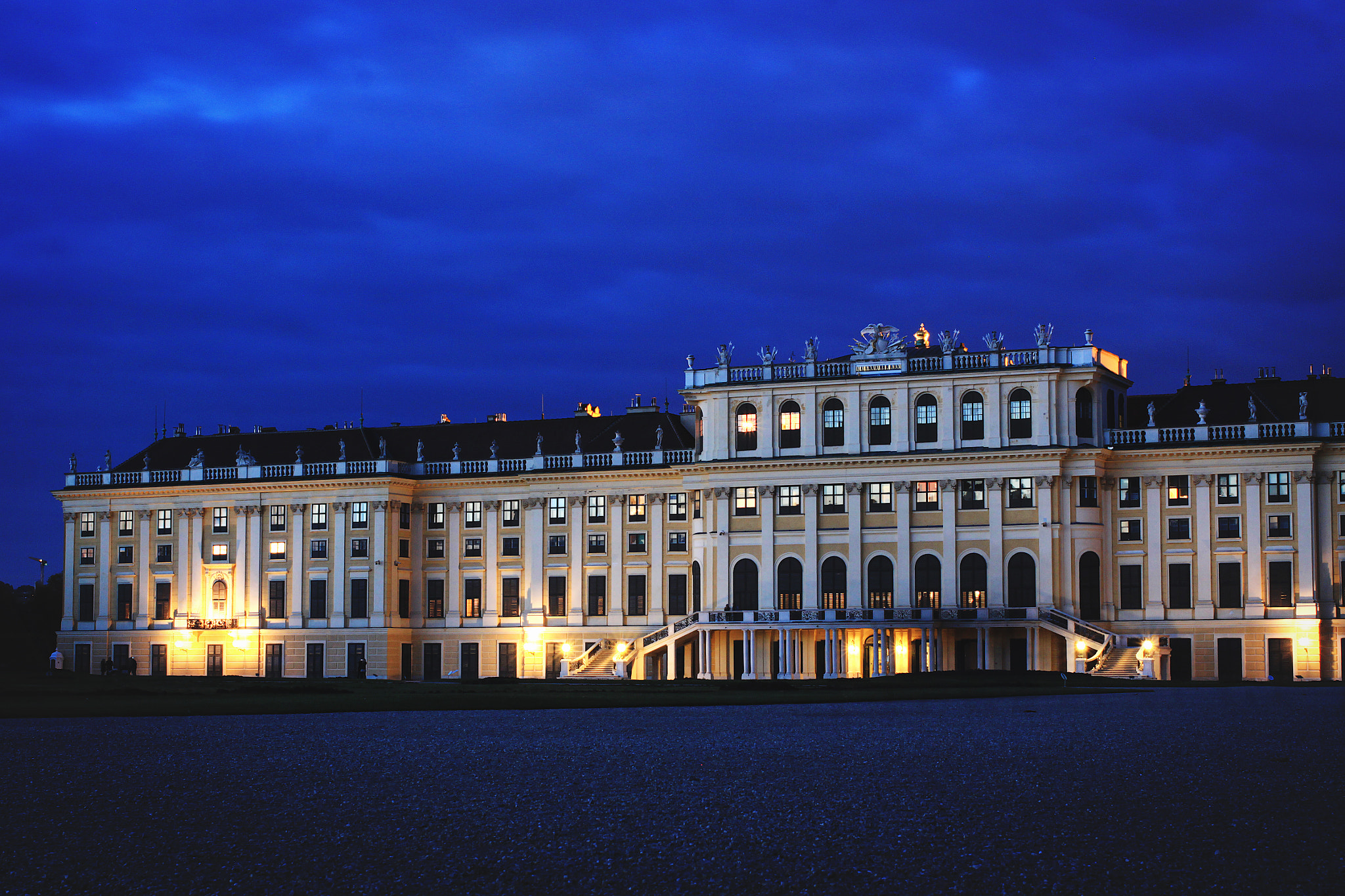 Canon EOS 50D + Canon EF 40mm F2.8 STM sample photo. Night schönbrunn photography