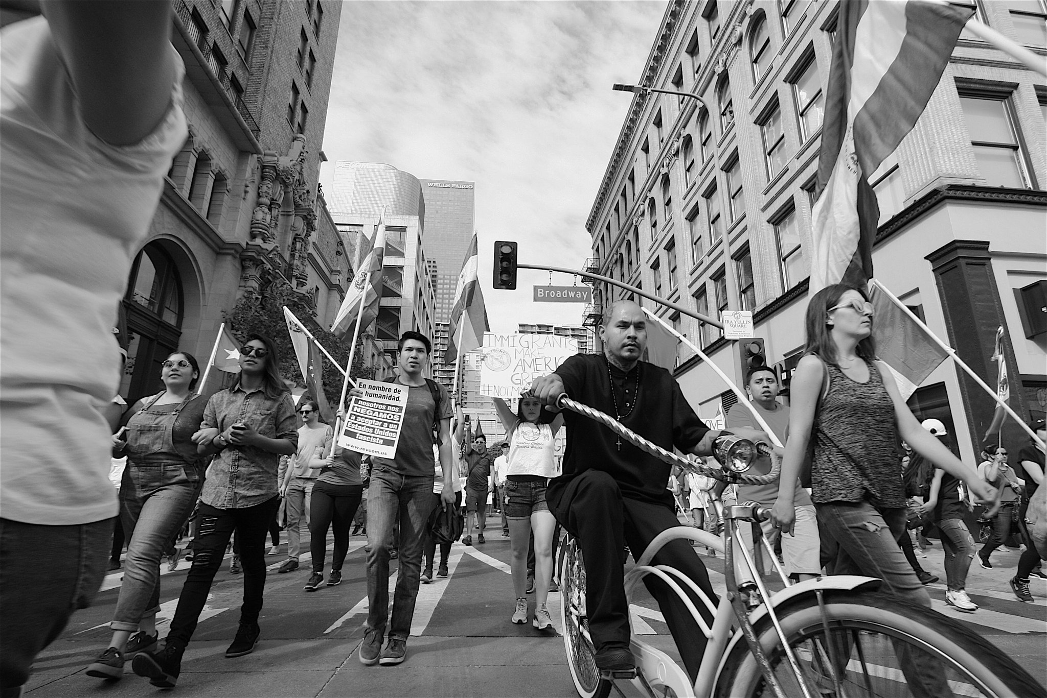 Canon EOS 40D sample photo. Crossing broadway photography