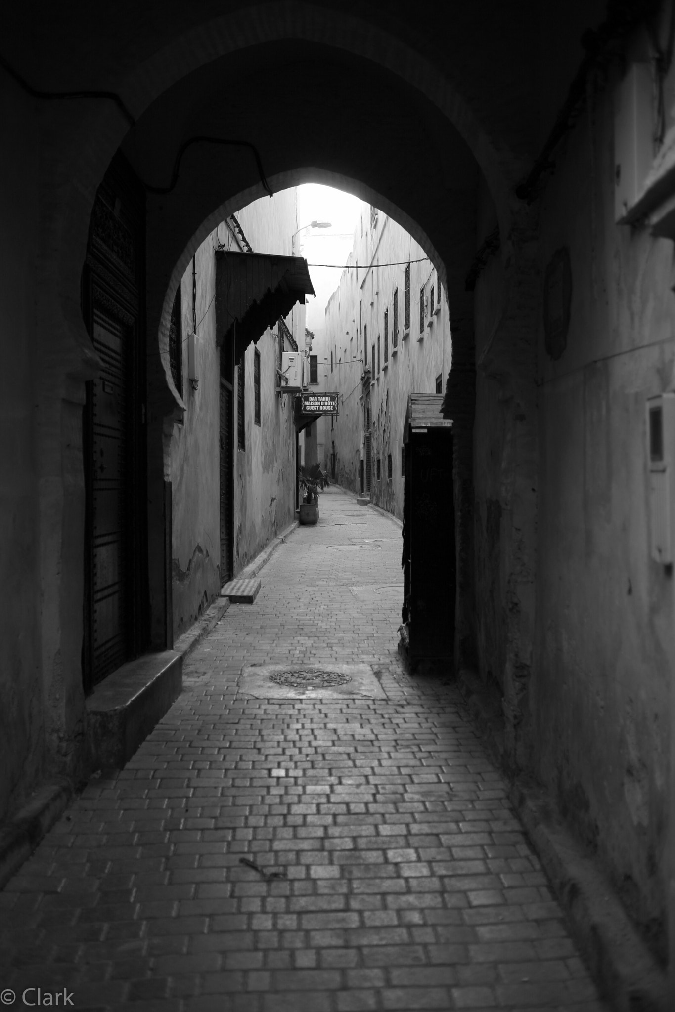 Canon EOS 5D + Canon EF 35mm F2 sample photo. Alley #4 photography