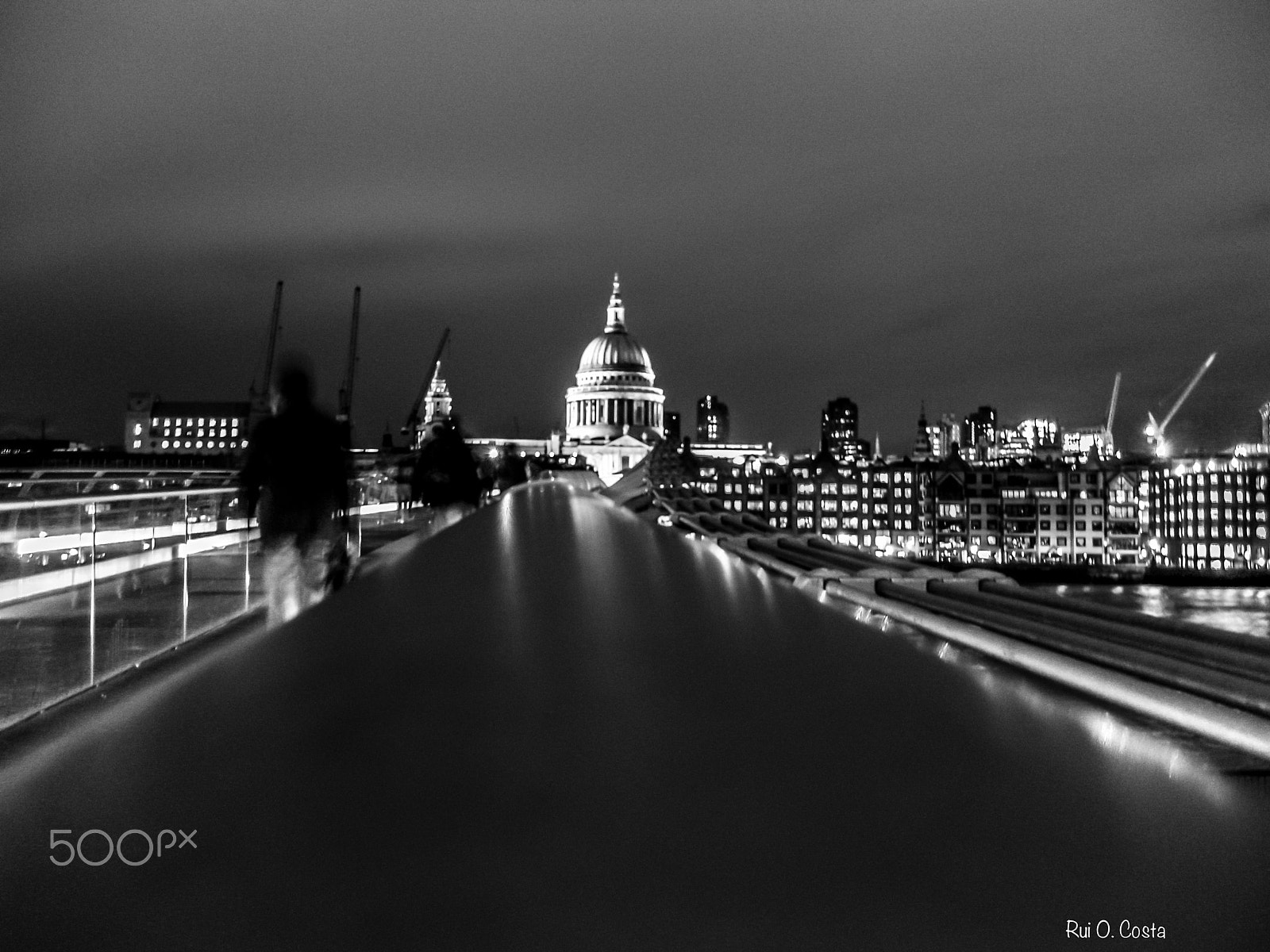 Sony DSC-P200 sample photo. London by night photography