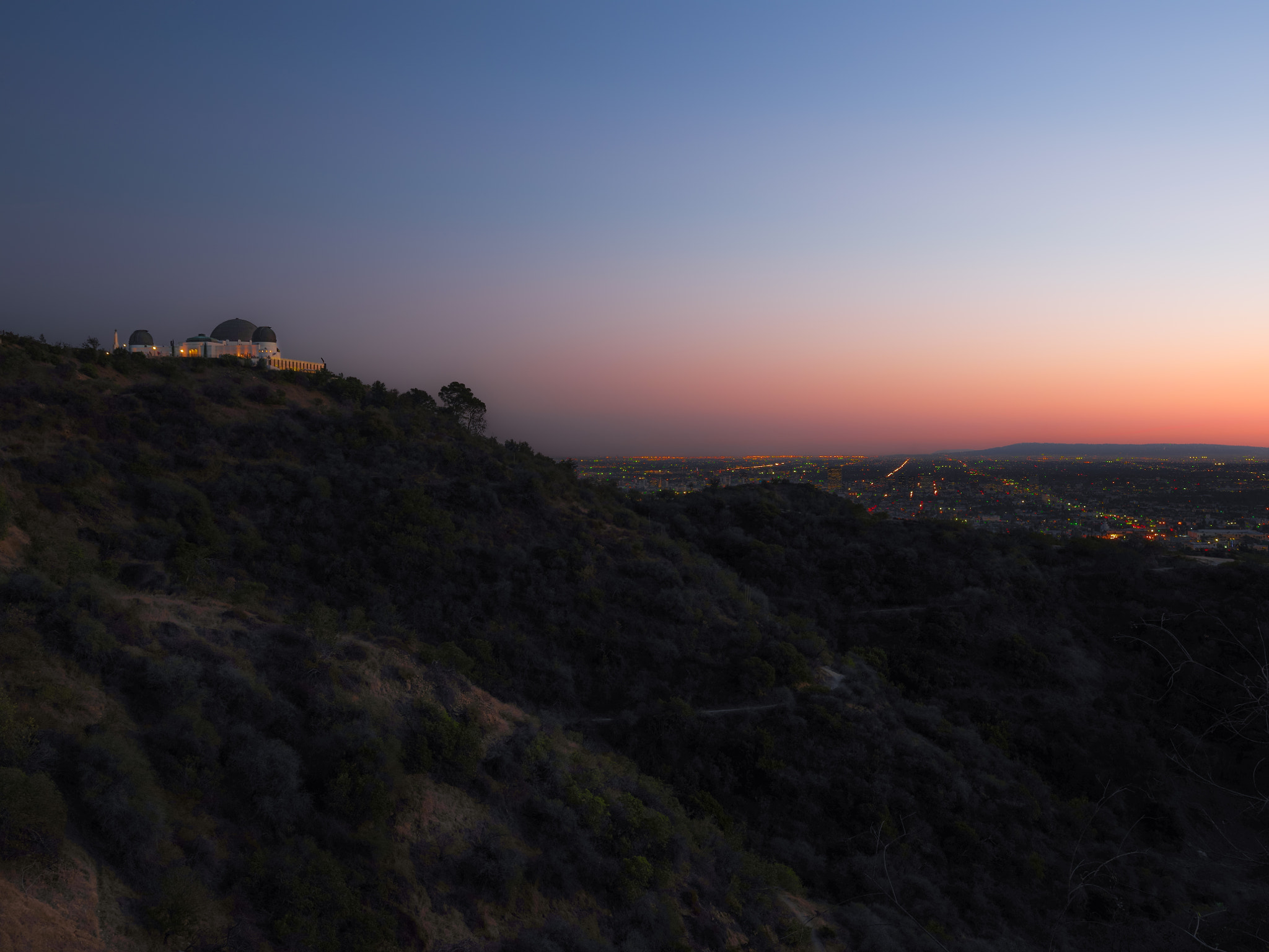 Pentax 645Z + HD Pentax-DA645 28-45mm F4.5ED AW SR sample photo. Griffith observatory photography