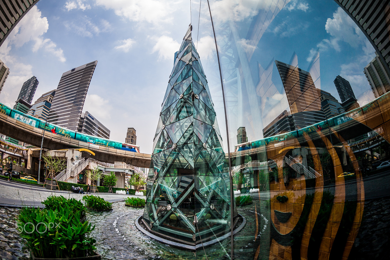 Canon EF 8-15mm F4L Fisheye USM sample photo. Look up the train thru a beautiful building photography