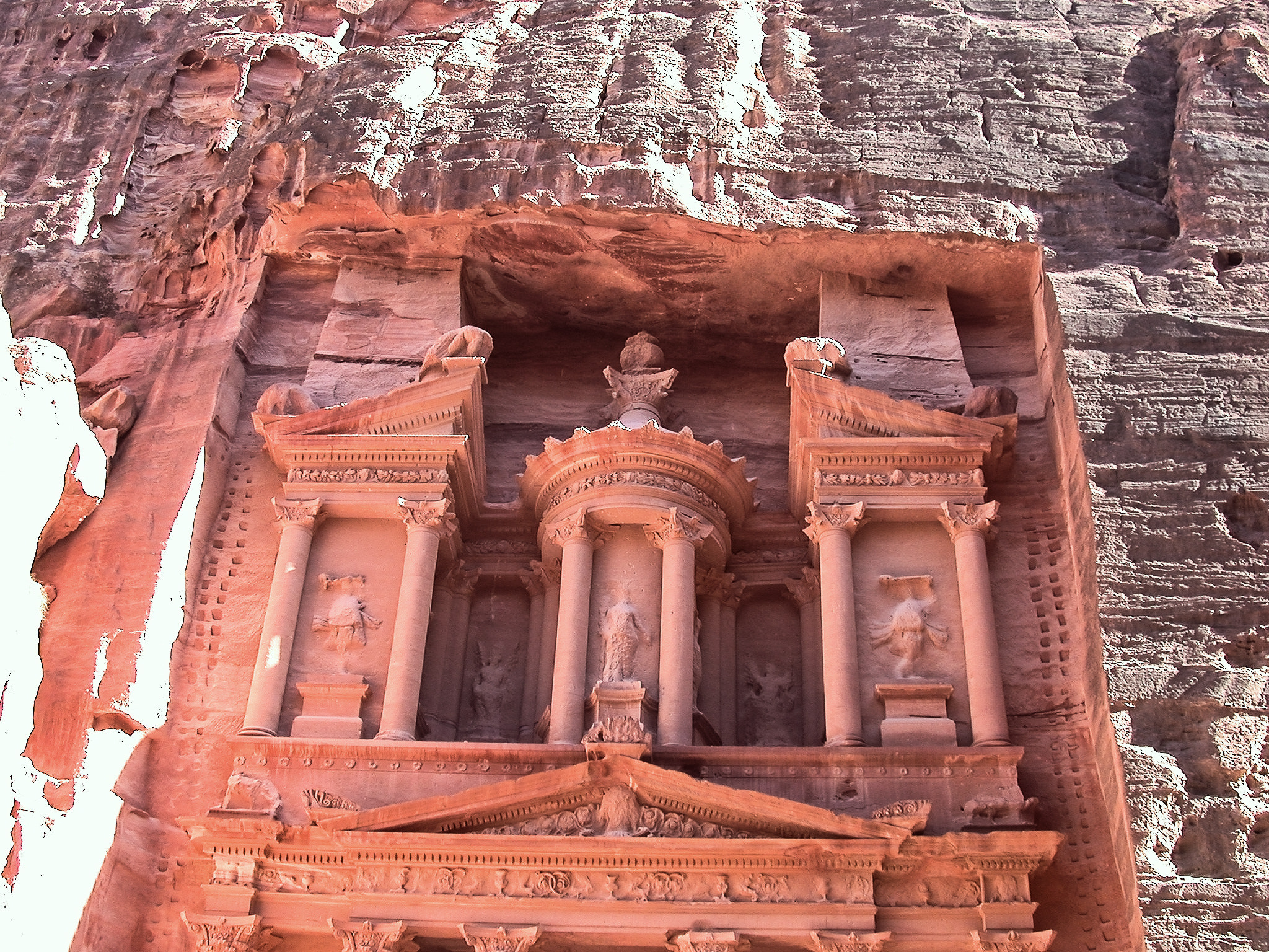Nikon E995 sample photo. Escultura de un palacio sobre la roca petra jordan photography