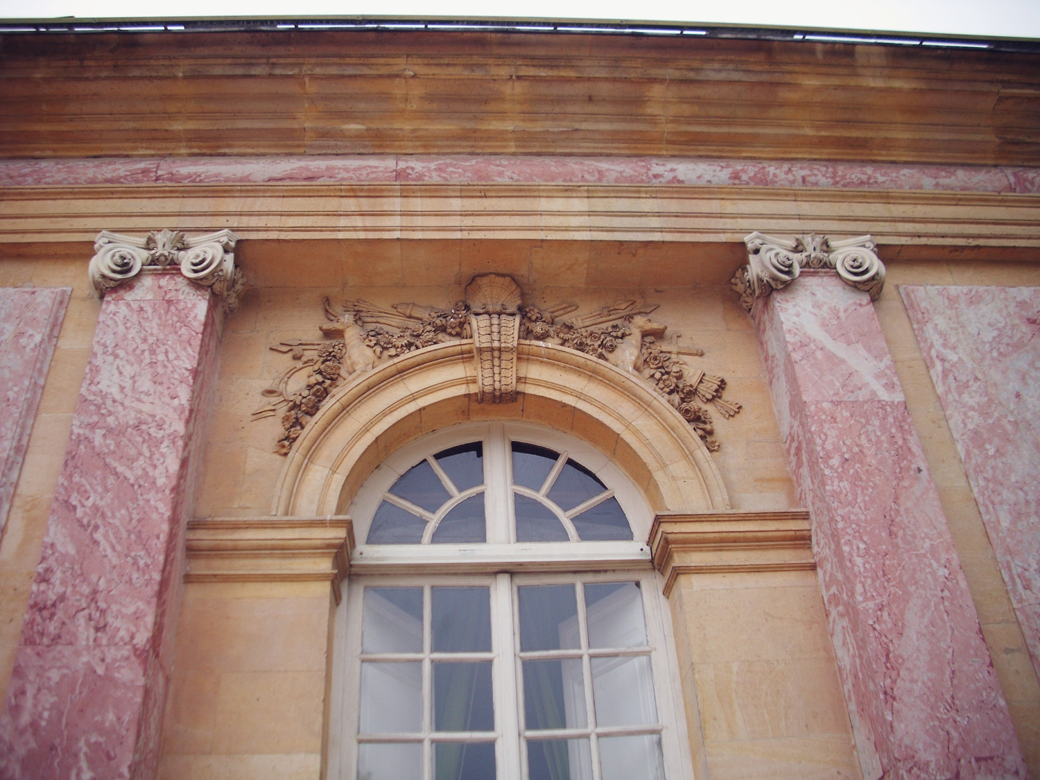 Benq DC C1060 sample photo. Le grand trianon photography